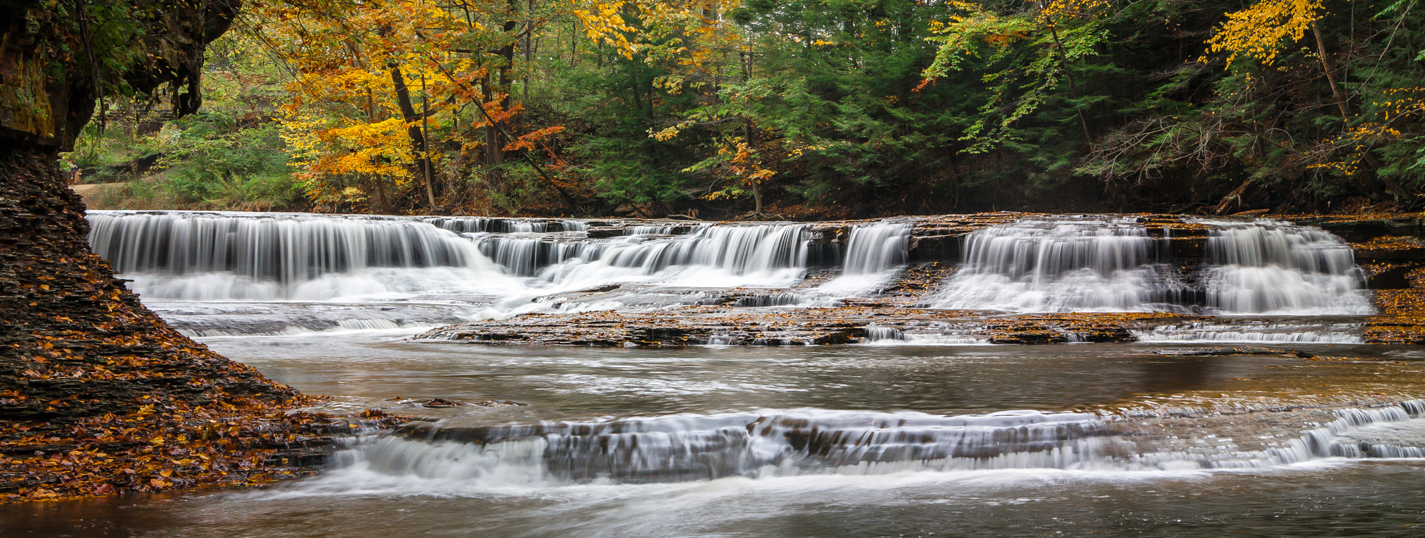 Canon EOS 450D (EOS Rebel XSi / EOS Kiss X2) sample photo. Autumn in chagrin falls photography