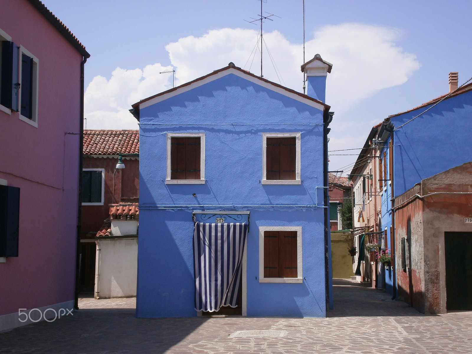 Olympus T10,X27 sample photo. Cute little house near venice, italy photography