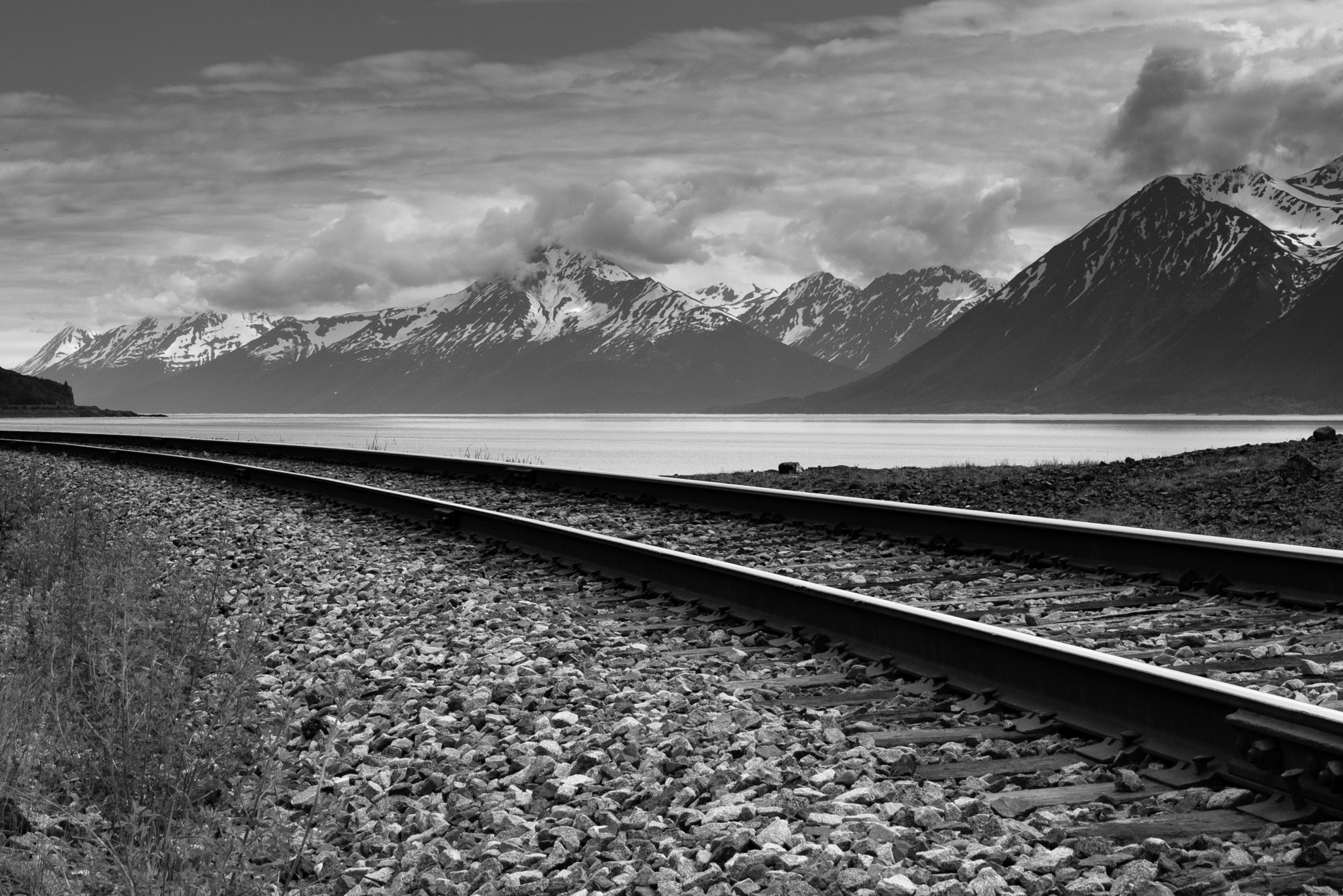 Canon EOS 450D (EOS Rebel XSi / EOS Kiss X2) + Canon EF-S 15-85mm F3.5-5.6 IS USM sample photo. Rails at turnagain arm photography