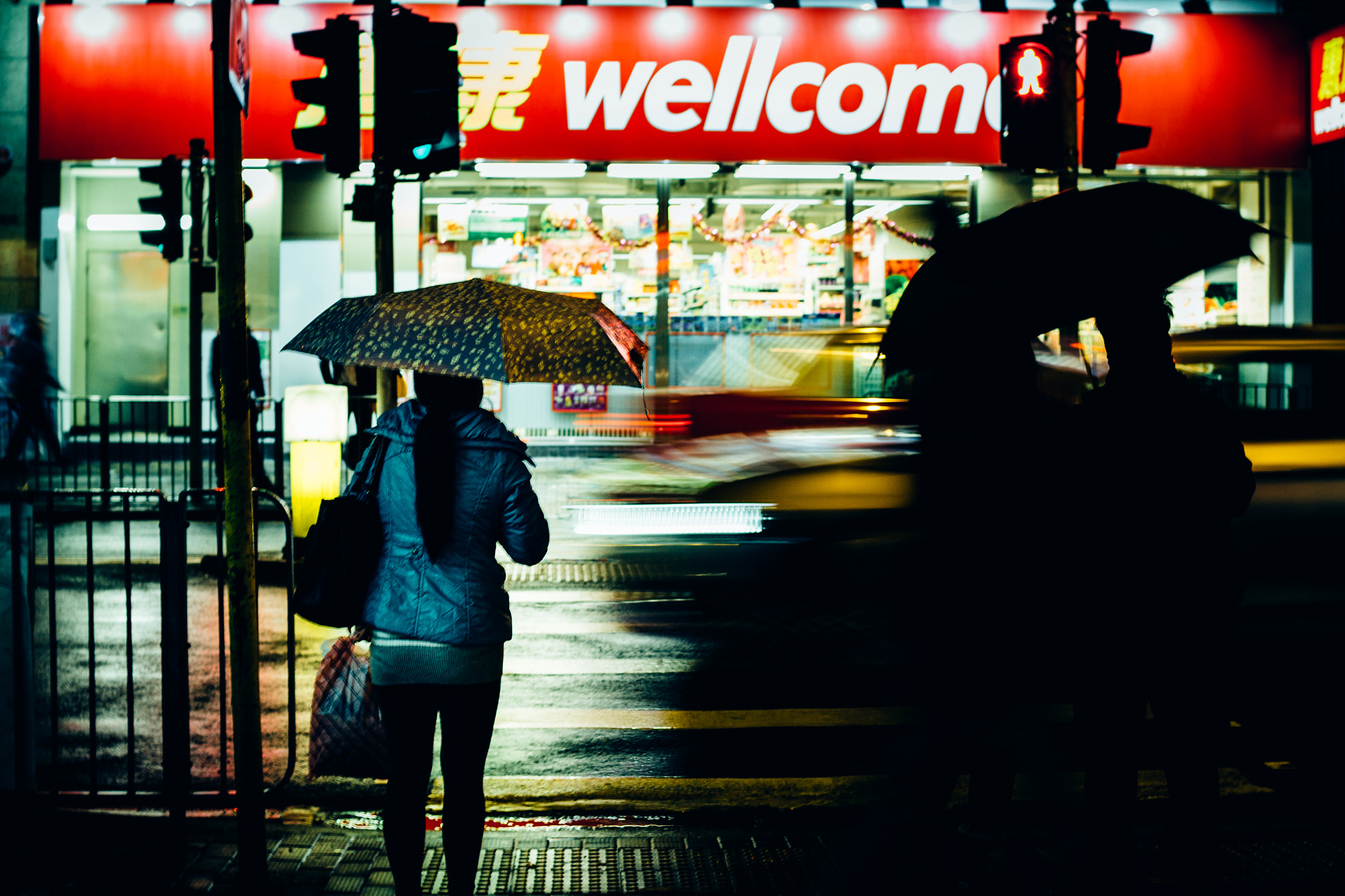 Canon EOS 600D (Rebel EOS T3i / EOS Kiss X5) + Sigma 30mm f/1.4 DC HSM sample photo. Crossing in the rain photography