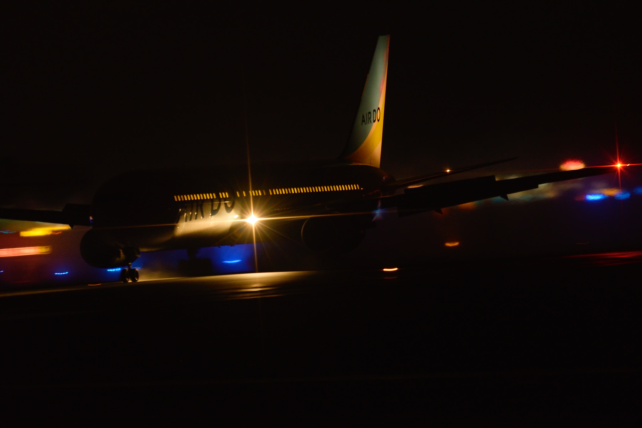 AF-I Nikkor 500mm f/4D IF-ED sample photo. Night flight photography