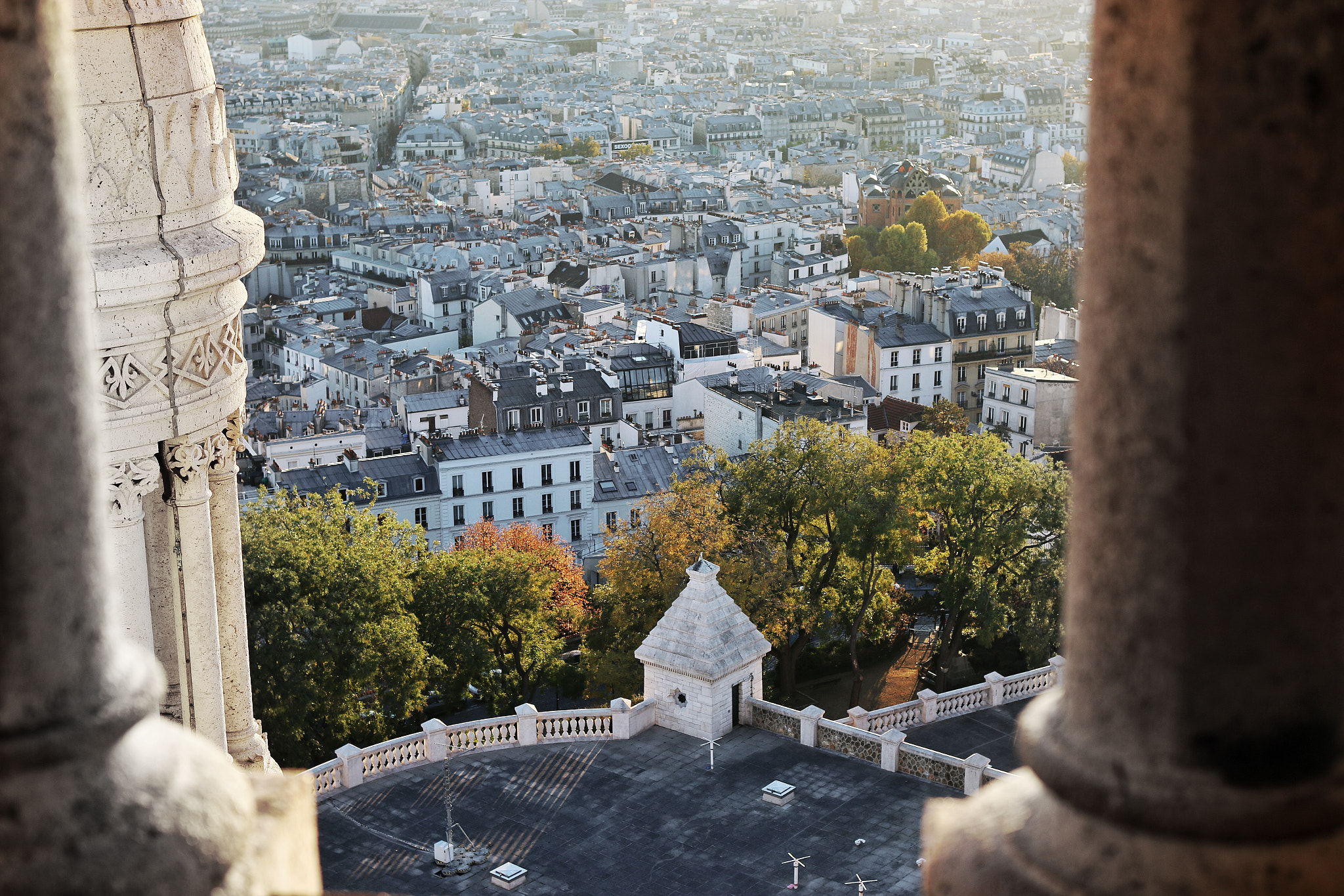 Canon EF 35mm F2 IS USM sample photo. Montmartre (paris, france) photography