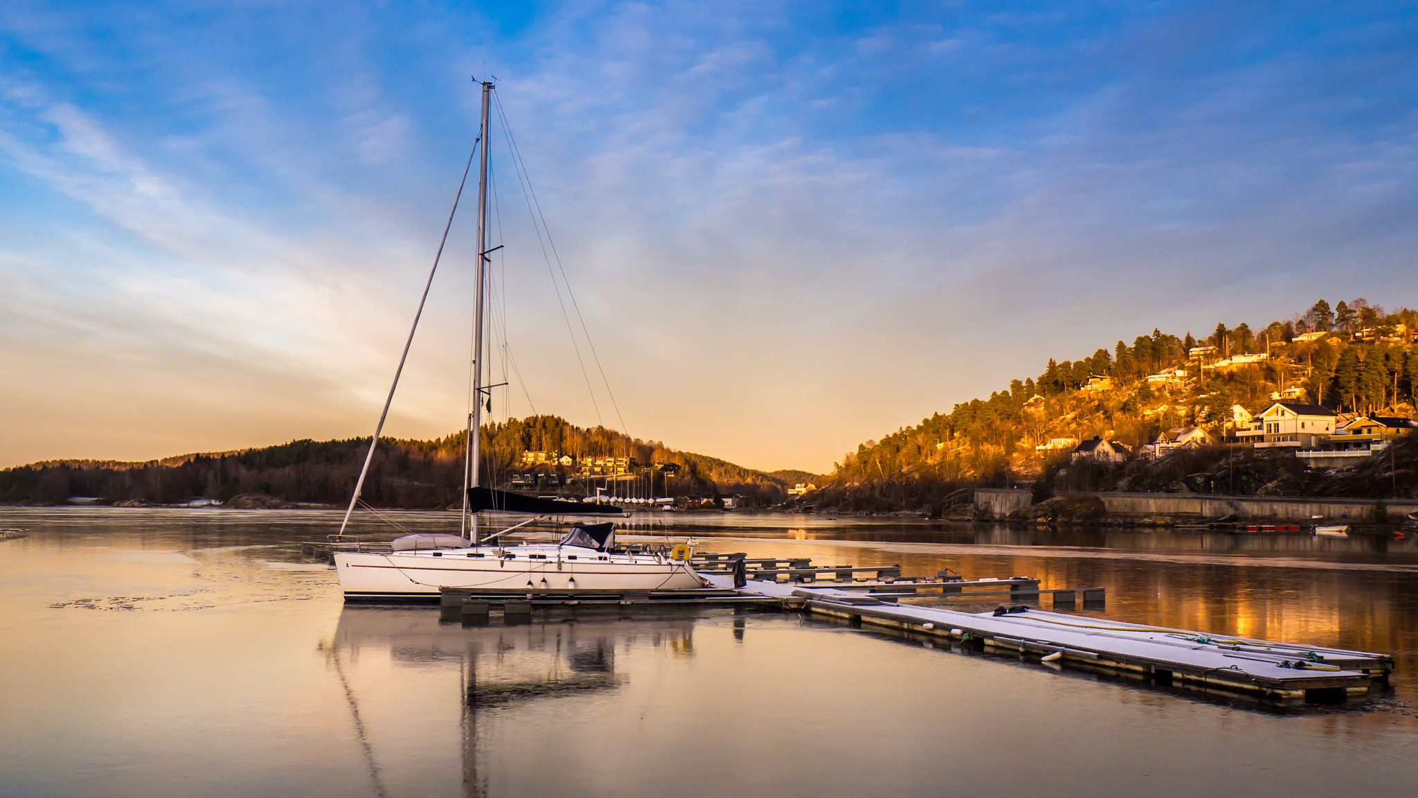 Olympus OM-D E-M10 II sample photo. Sailboat in ice. photography