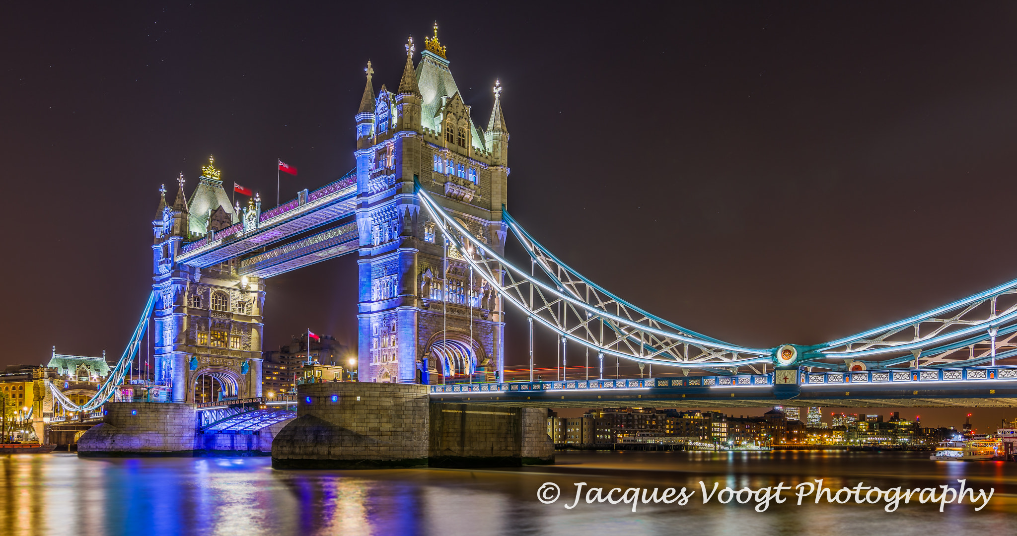 Canon EOS 70D + Canon EF 300mm f/2.8L sample photo. Iconic london photography