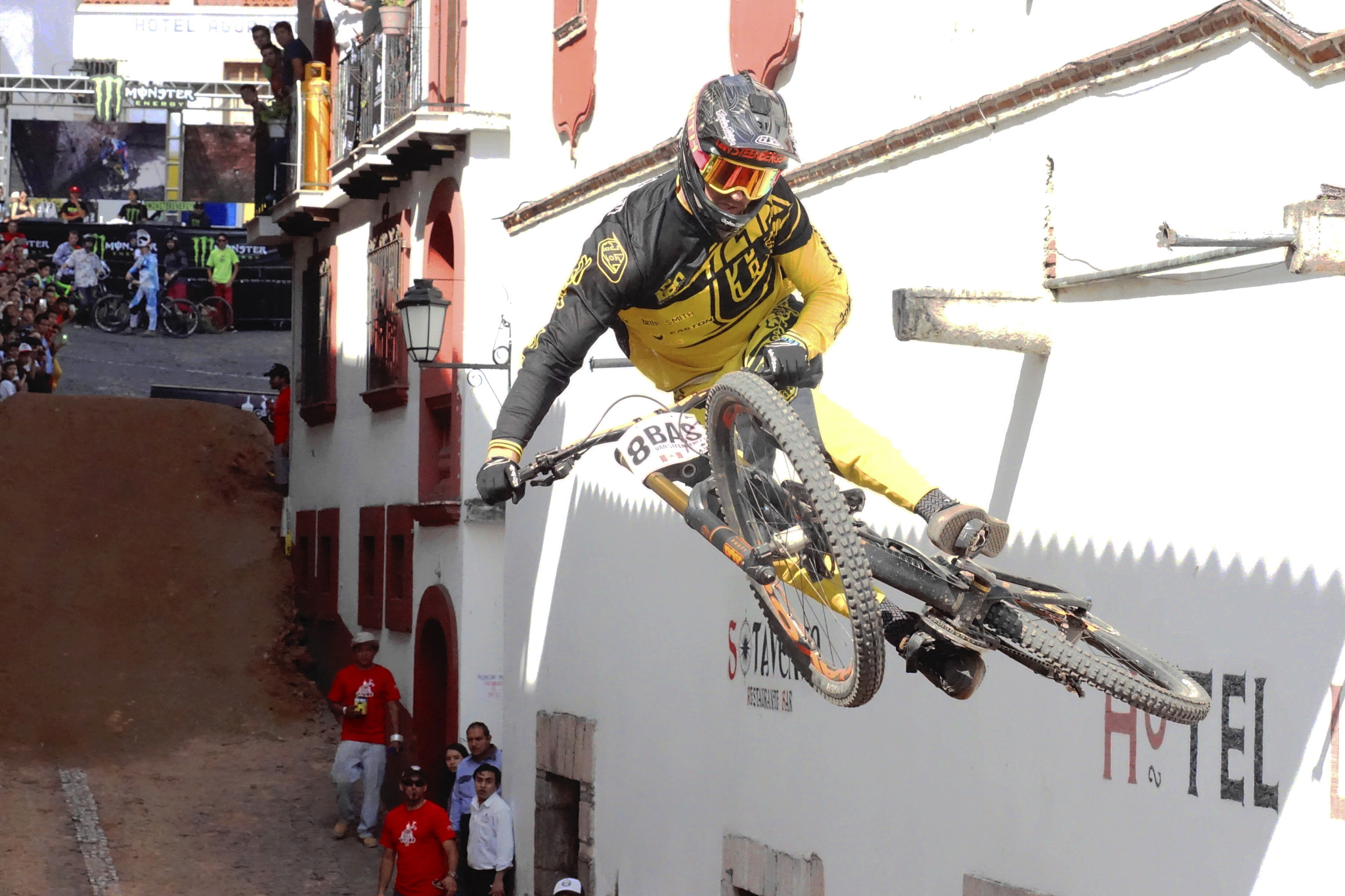 Sony ILCA-77M2 + Minolta/Sony AF 70-200mm F2.8 G sample photo. Downhill taxco photography