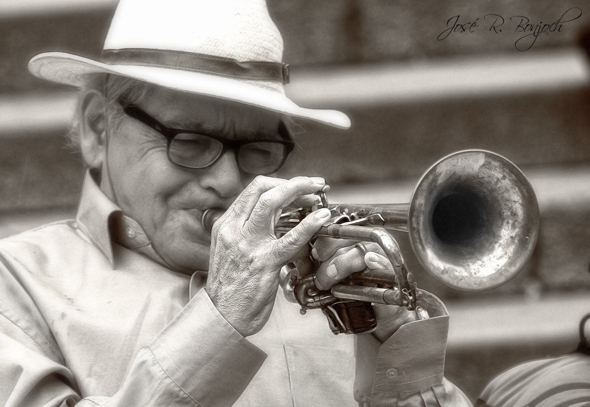 Canon EF 100-400mm F4.5-5.6L IS USM sample photo. Musico barcelona photography