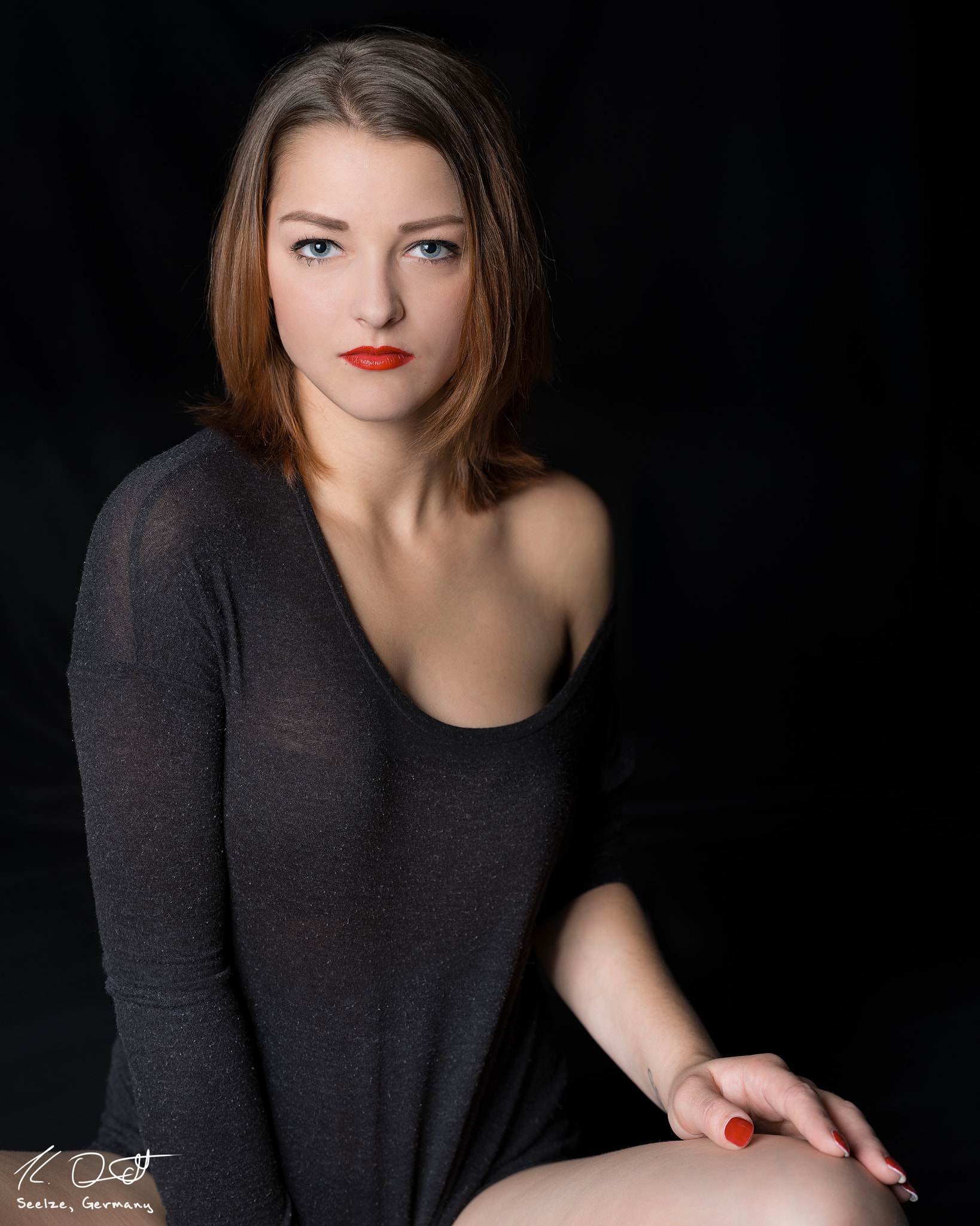 Sigma 105mm F2.8 EX DG OS HSM sample photo. Red lips for kissing photography