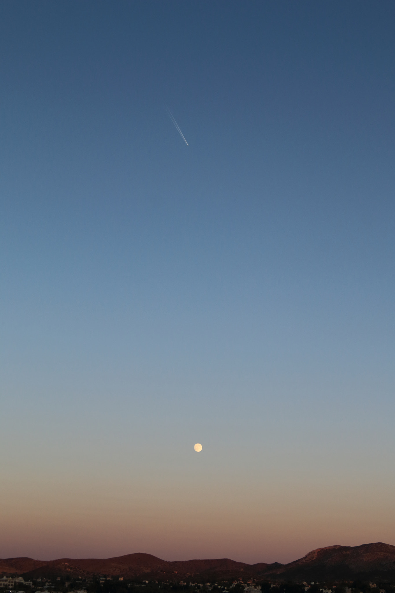 Canon EF 24-85mm F3.5-4.5 USM sample photo. Moonrise photography
