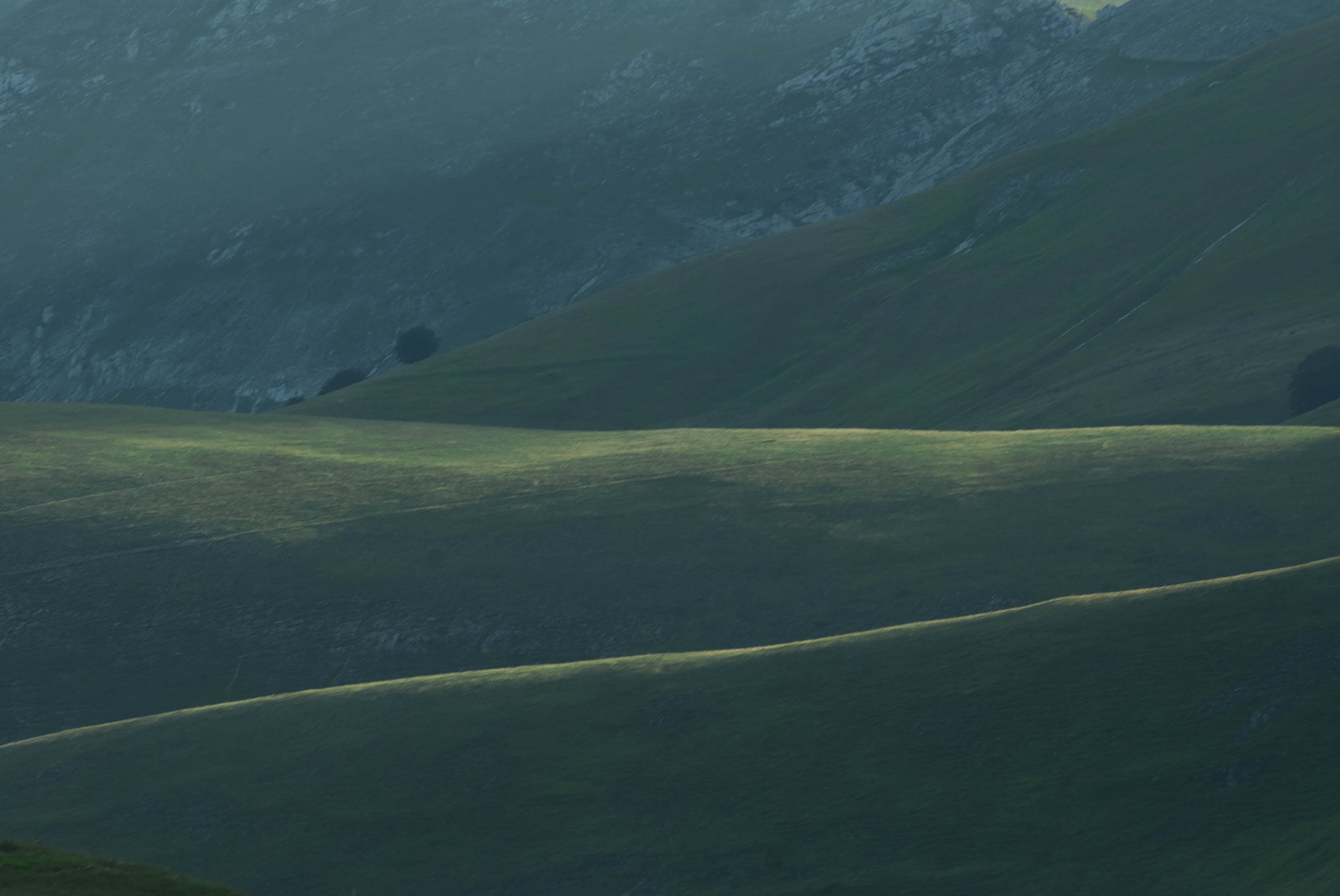 Nikon D80 + AF Nikkor 70-210mm f/4-5.6D sample photo. First rays of sun photography