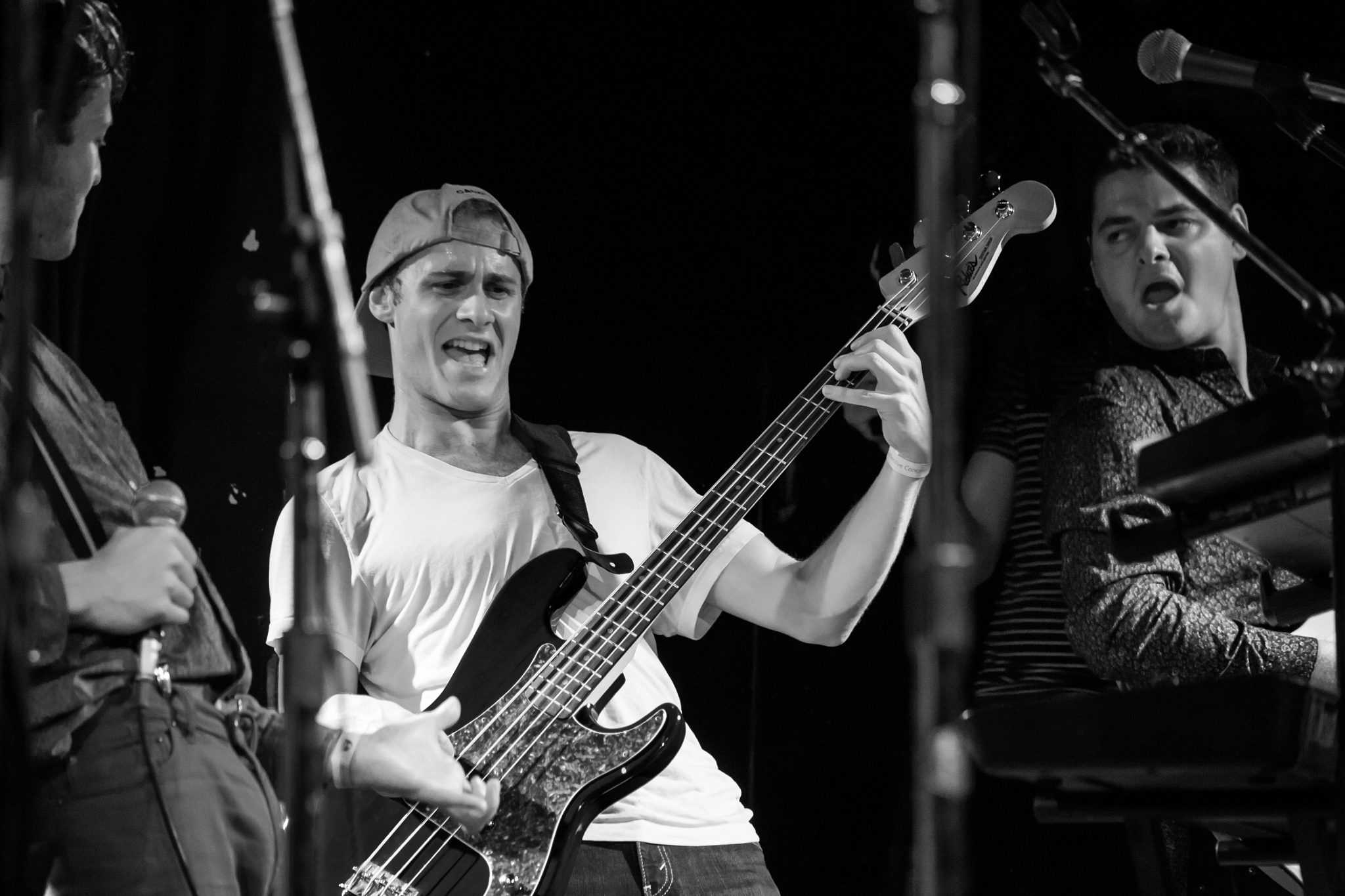 Canon EOS 5D + EF75-300mm f/4-5.6 sample photo. Bust and the bass photography