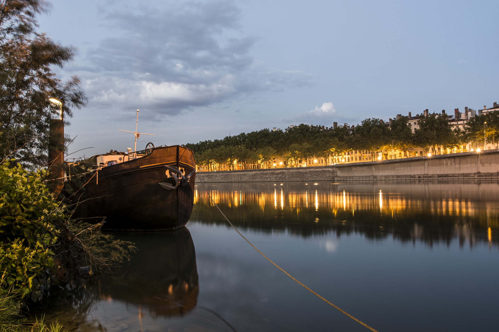 Nikon D7100 + Sigma 20mm F1.8 EX DG Aspherical RF sample photo. Posé à quai photography