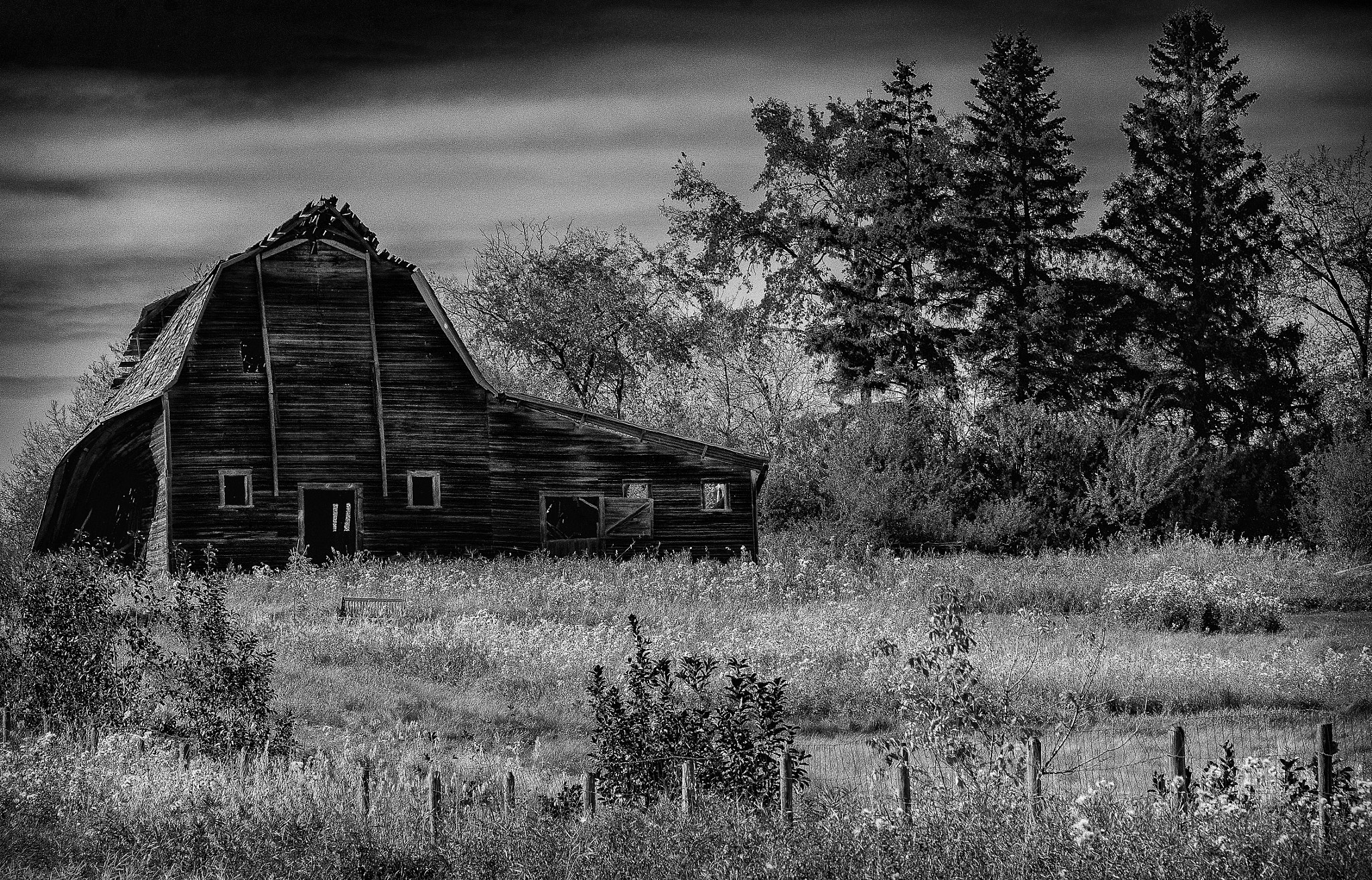 Pentax smc DA* 50-135mm F2.8 ED (IF) SDM sample photo. Old barn photography