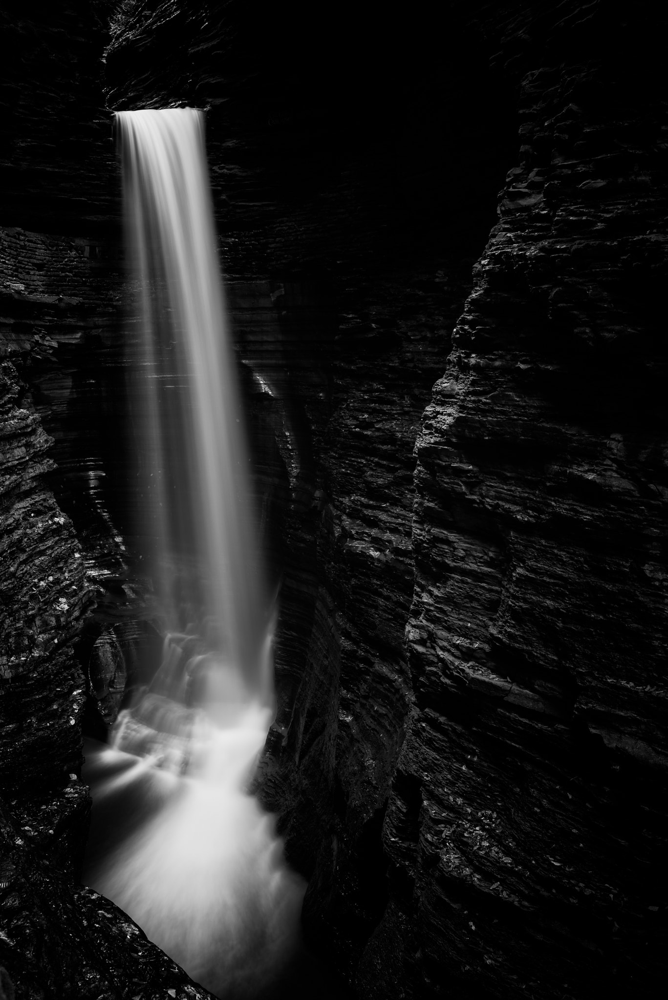 AF Zoom-Nikkor 35-70mm f/3.3-4.5 sample photo. Cavern cascade photography
