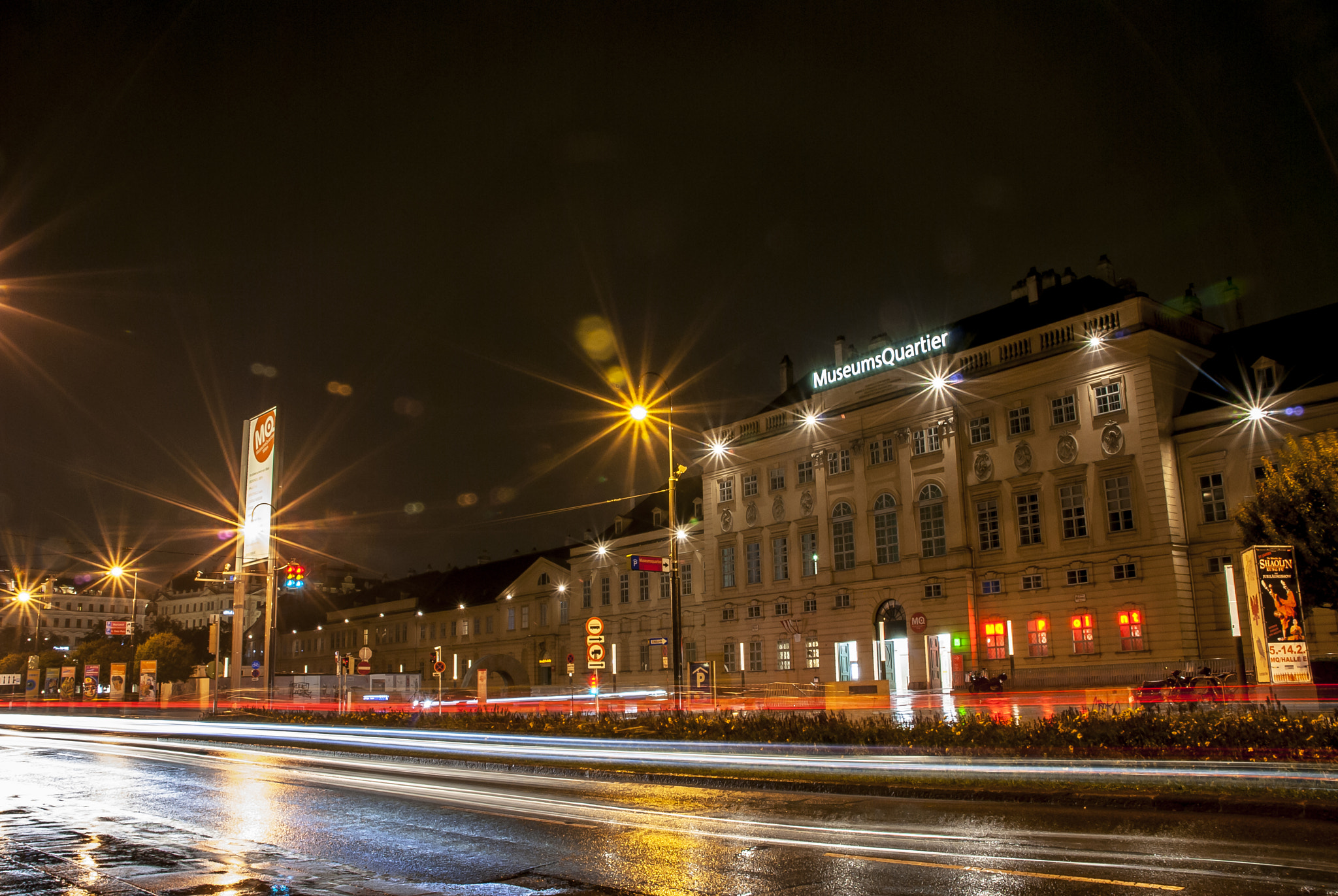 Nikon D80 + Sigma 18-200mm F3.5-6.3 DC sample photo. Museumsquartier photography