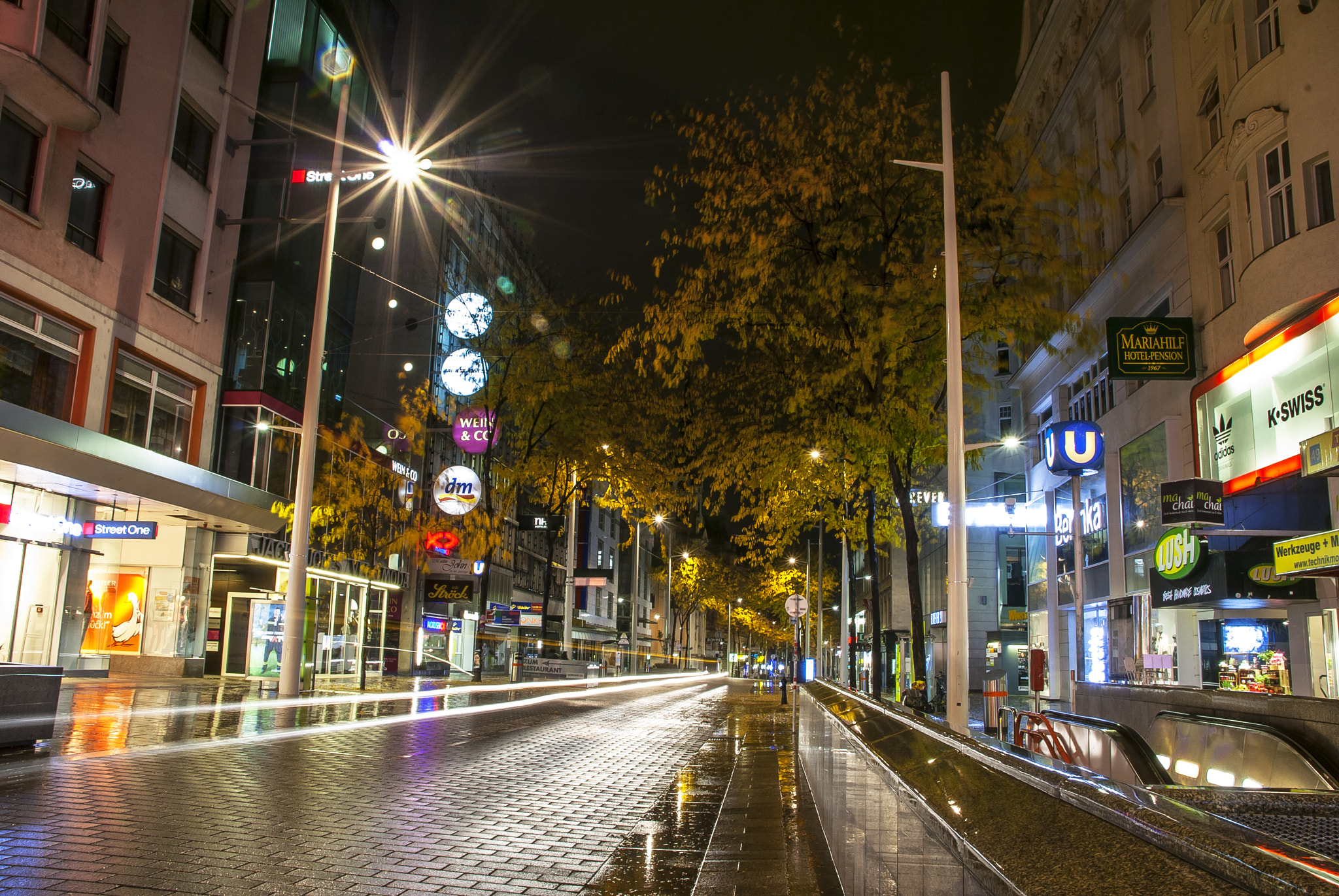 Nikon D80 + Sigma 18-200mm F3.5-6.3 DC sample photo. Mariahilferstraße... photography