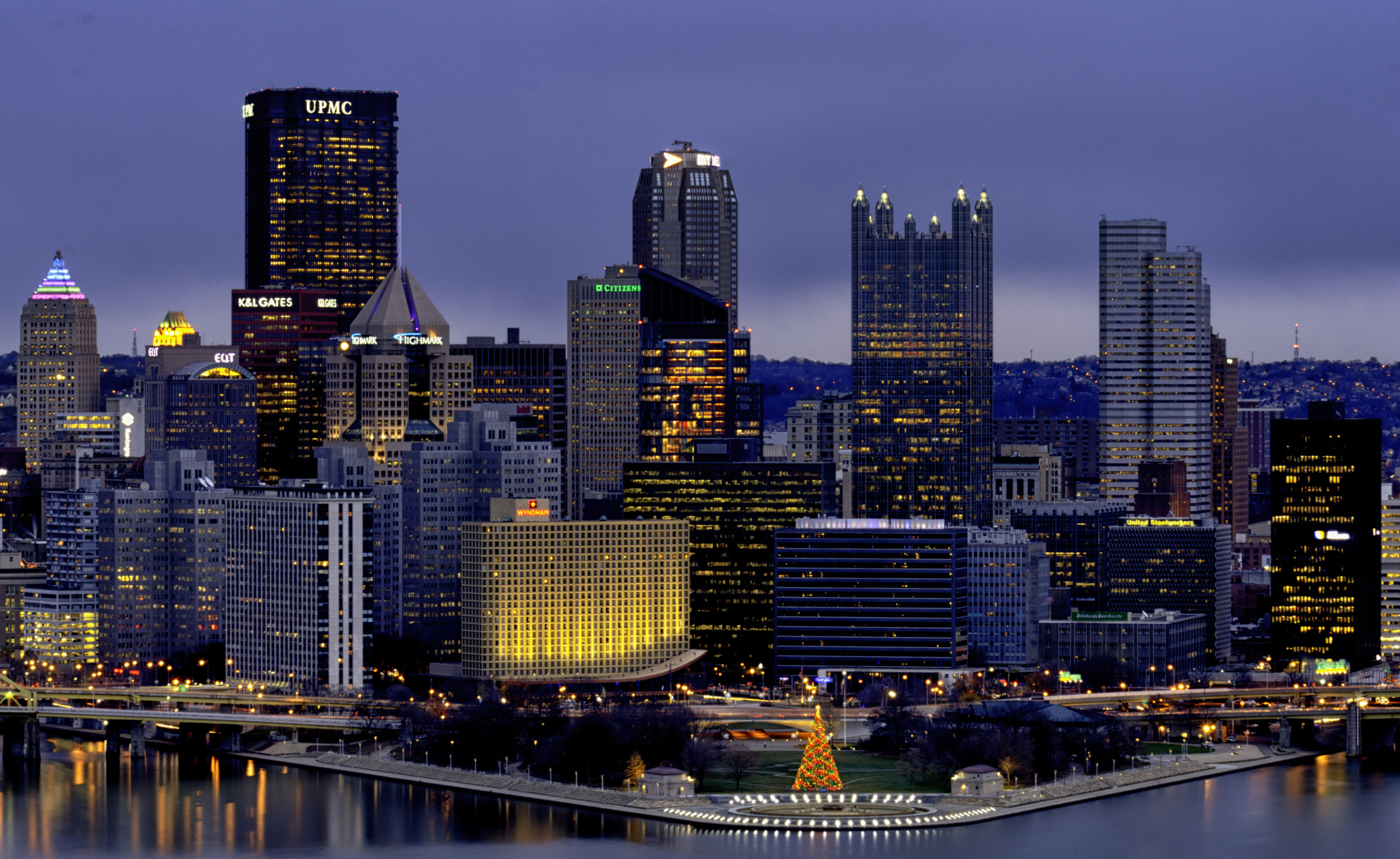 Nikon AF-S Nikkor 70-200mm F4G ED VR sample photo. Christmas in pittsburgh photography