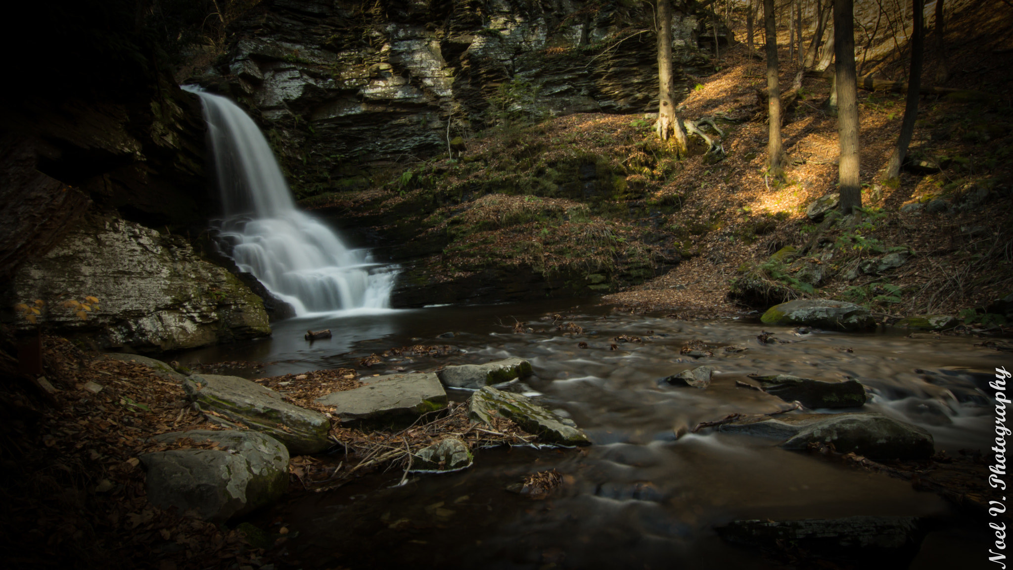 Sony SLT-A65 (SLT-A65V) + Sigma 10-20mm F3.5 EX DC HSM sample photo. Bushkill falls photography