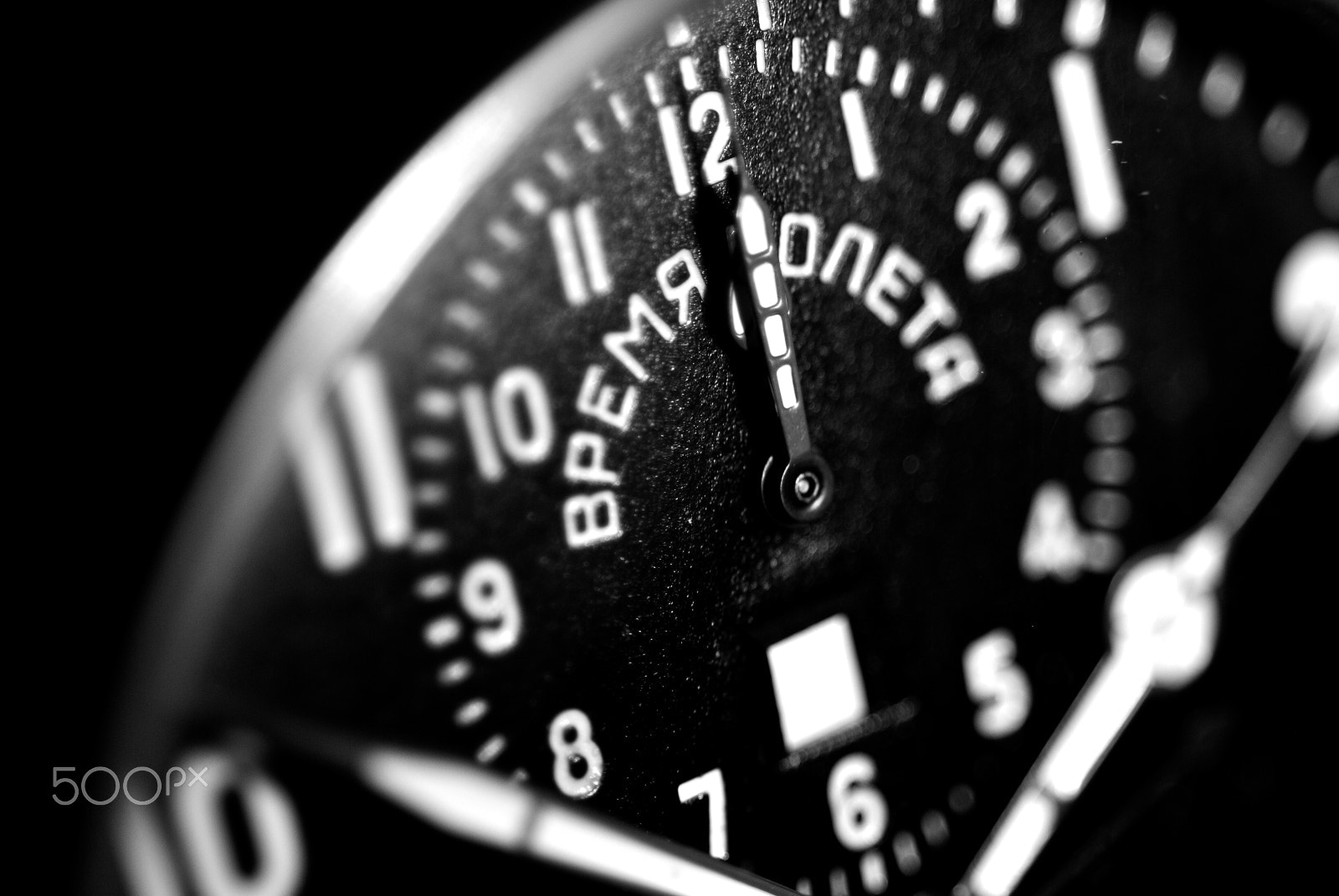 Nikon D40X + Nikon AF Micro-Nikkor 60mm F2.8D sample photo. Clock photography