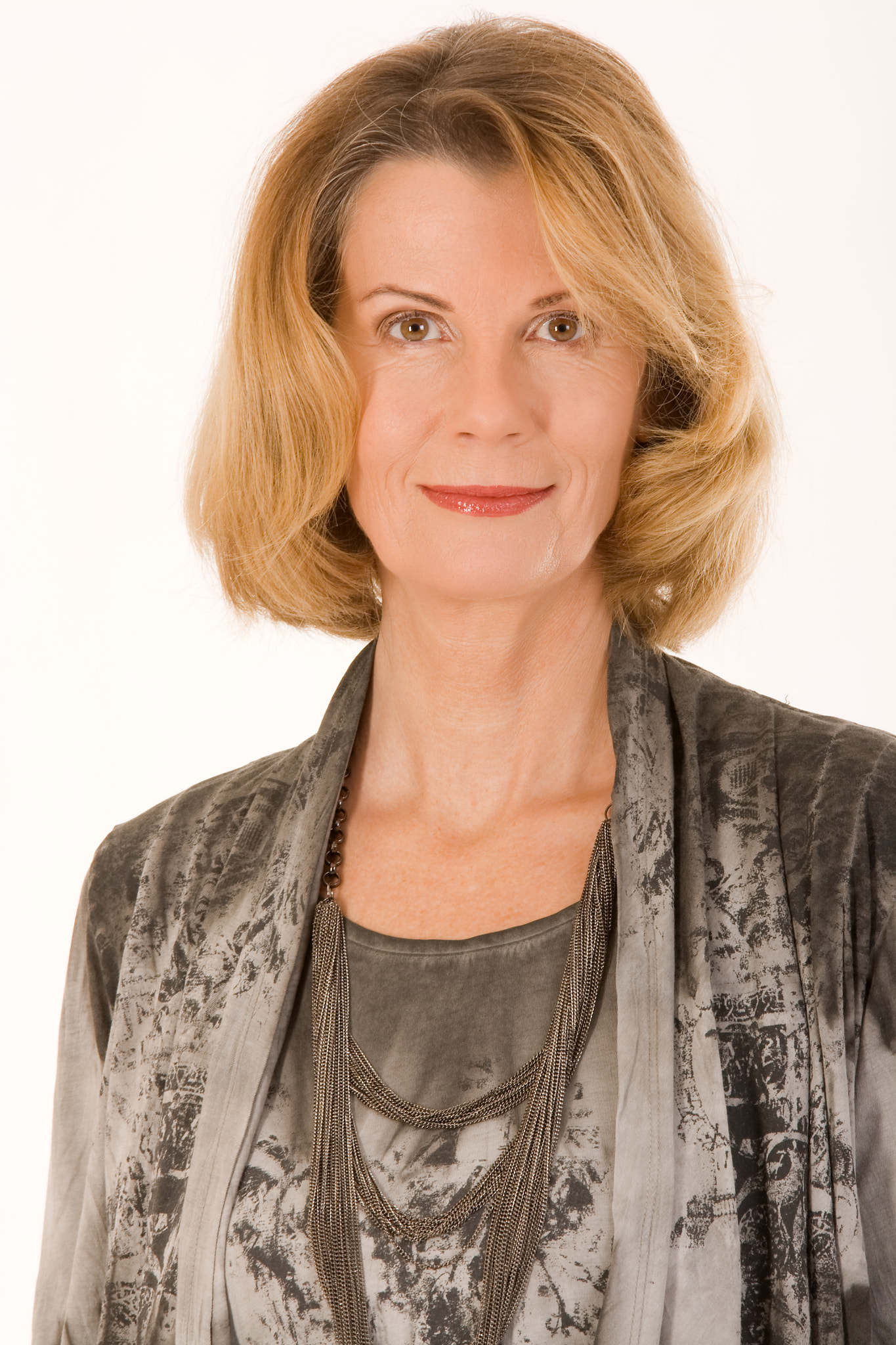 Tamron SP AF 70-200mm F2.8 Di LD (IF) MACRO sample photo. Portrait of an elderly woman photography