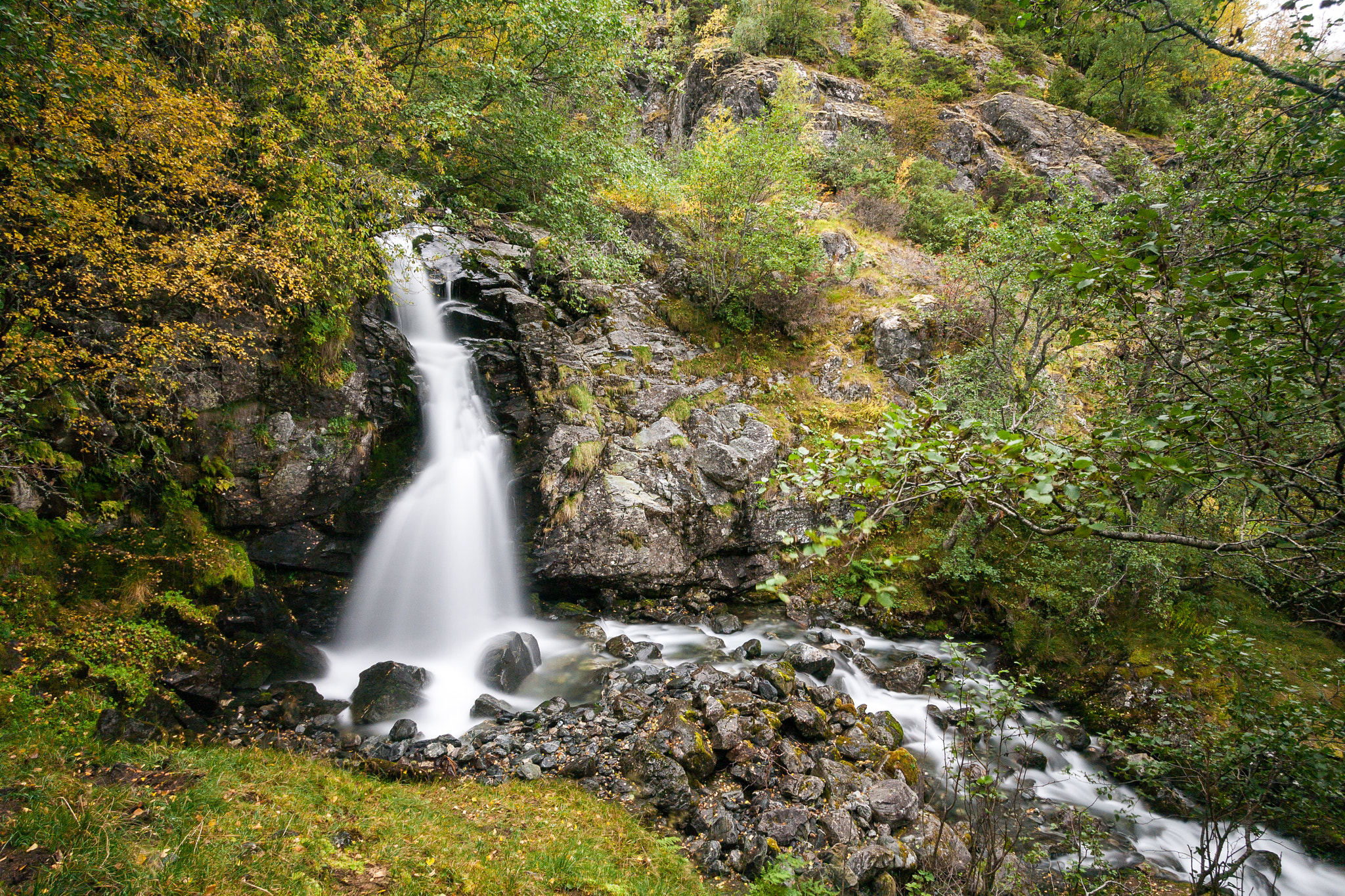 Canon EF-S 10-22mm F3.5-4.5 USM sample photo. Waterfall photography