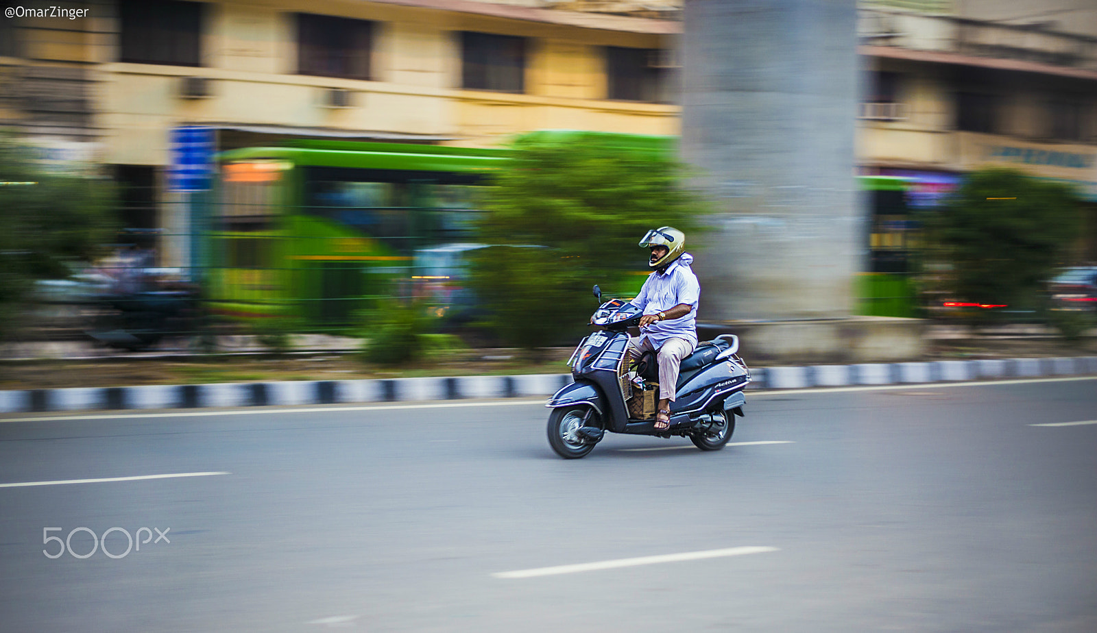 Canon EOS 6D + Canon EF 50mm f/1.8 sample photo. Panning delhi streets photography