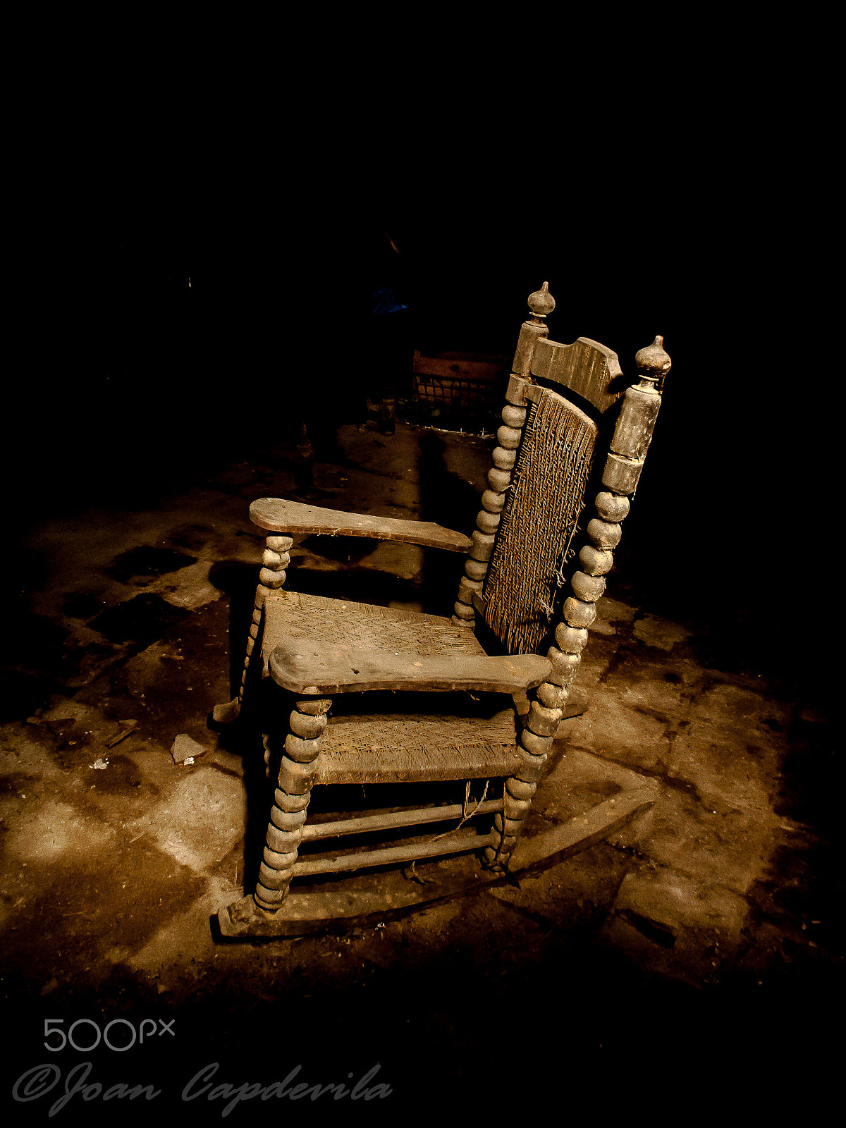 Nikon D300S + Sigma 14mm F3.5 sample photo. The old rocking chair photography