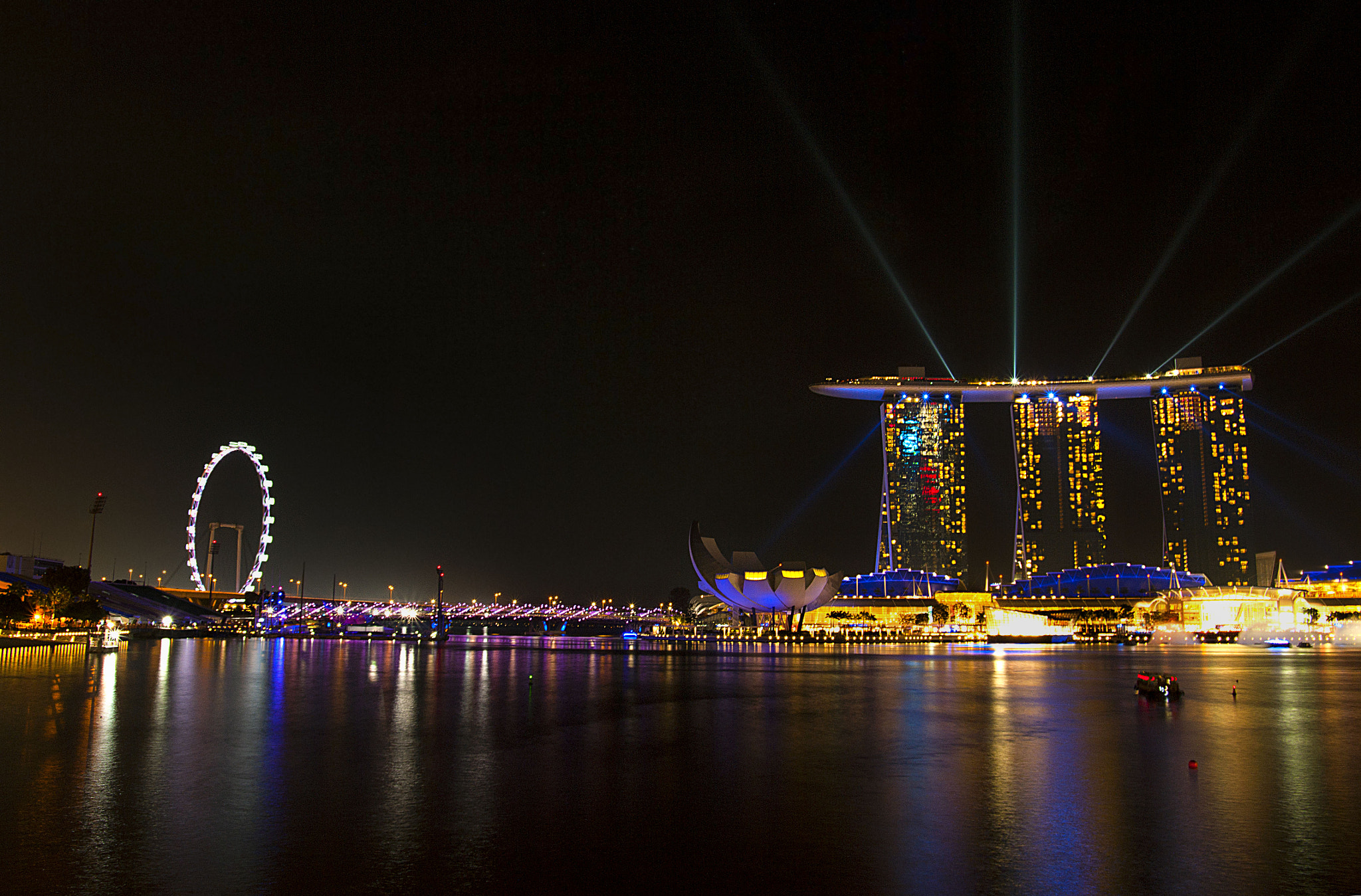 Pentax smc DA 17-70mm F4.0 AL (IF) SDM sample photo. Singapore laser show... photography