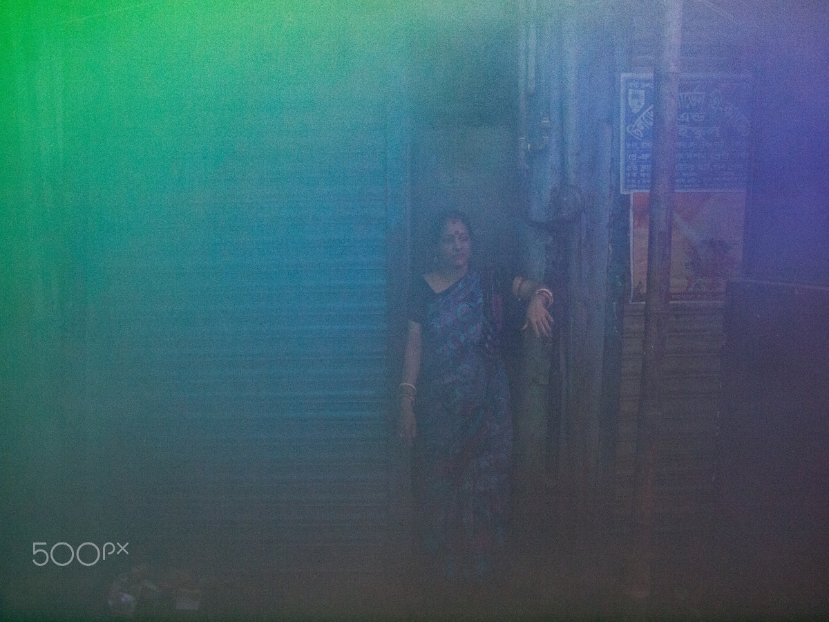 Olympus E-30 sample photo. I saw her standing there photography