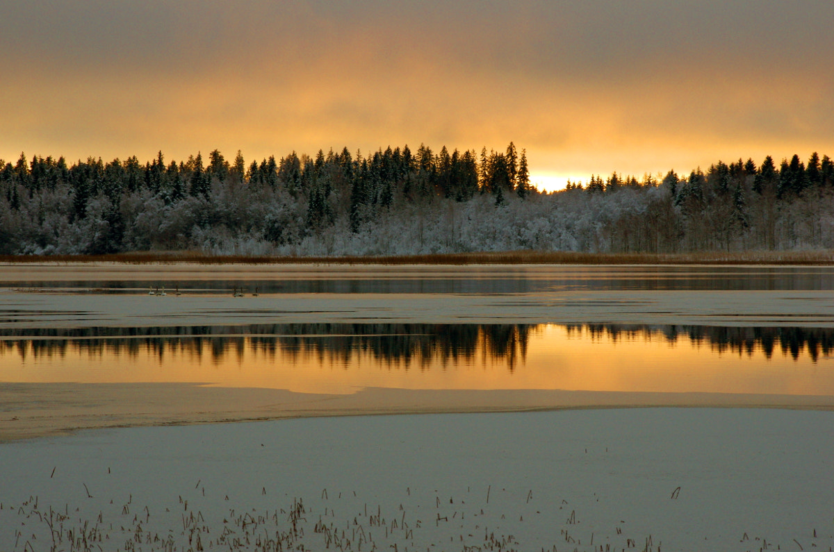 Pentax smc DA 55-300mm F4.0-5.8 ED sample photo. Lake freezes over photography