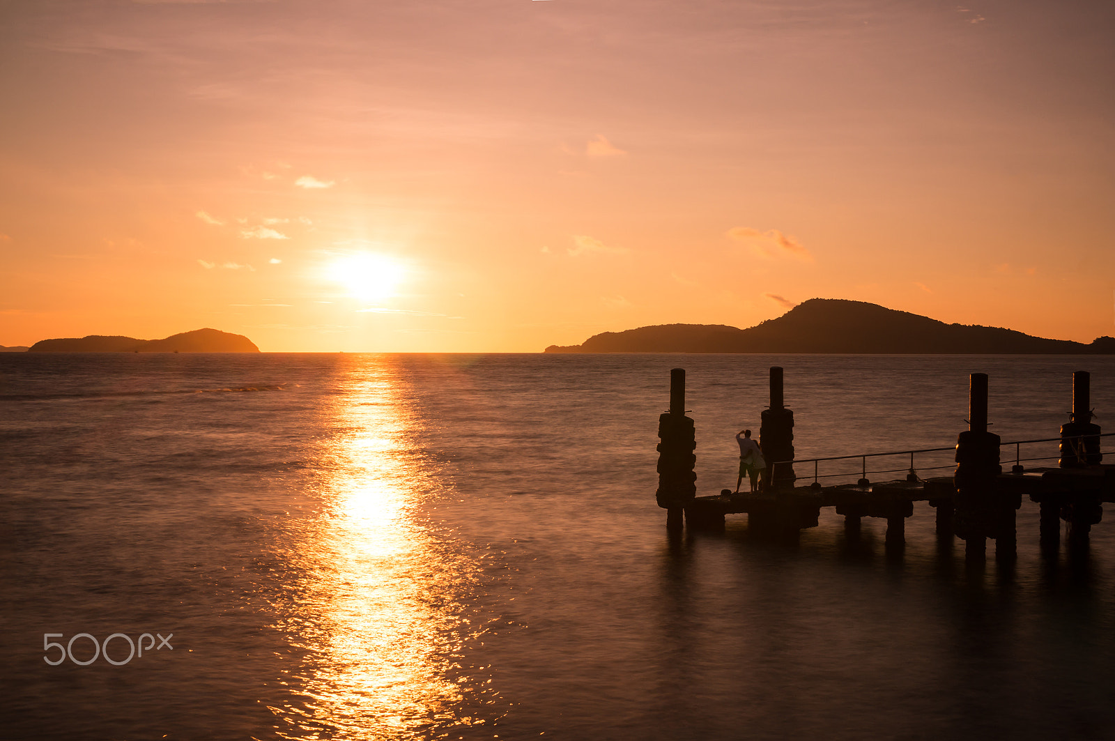 Sony Alpha NEX-5T + E 30mm F2.8 sample photo. Rawai sunrise with couple photography