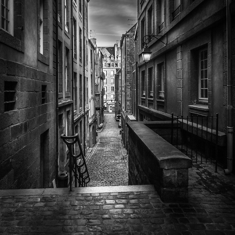 Canon EOS-1Ds Mark III sample photo. Ruelle de saint-malo photography