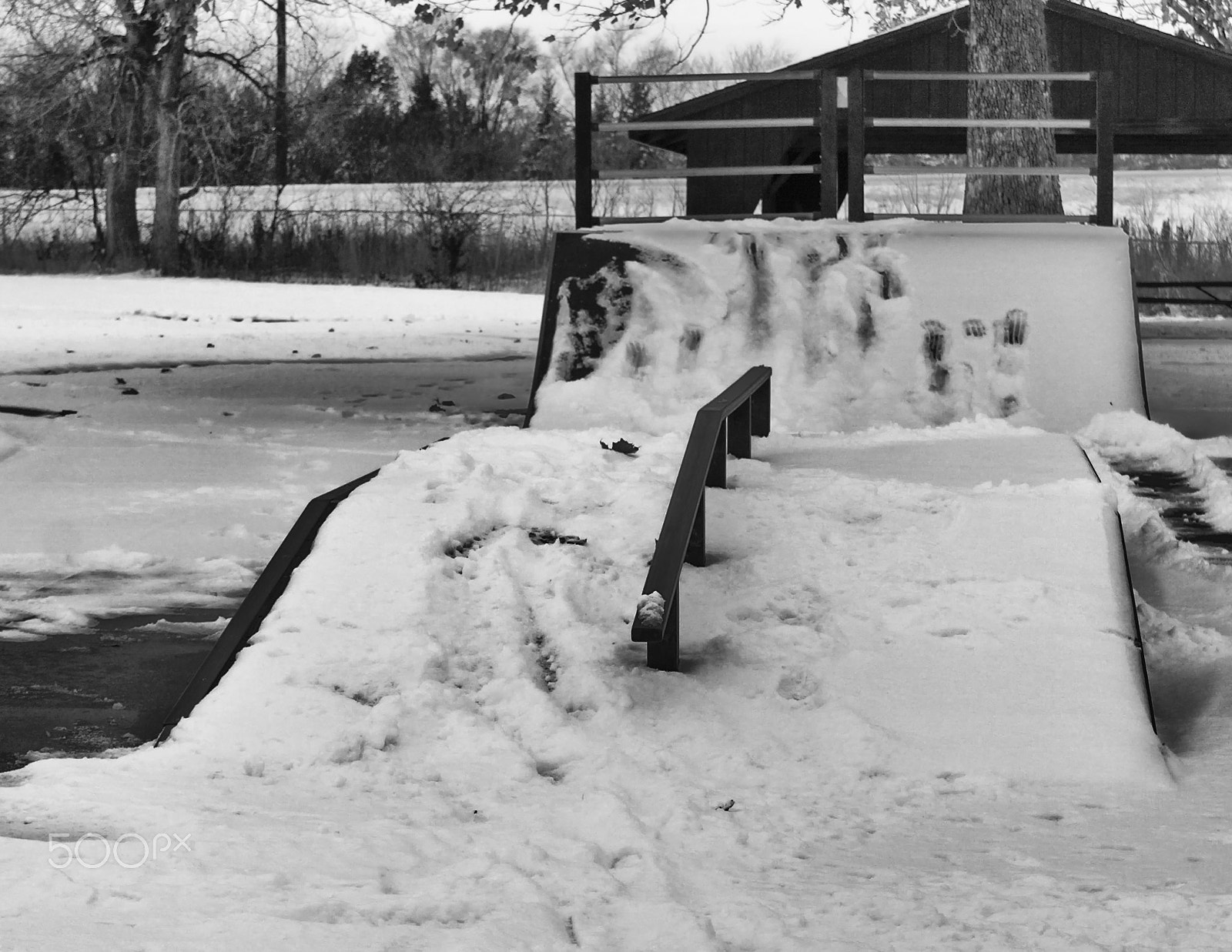 Canon EOS 450D (EOS Rebel XSi / EOS Kiss X2) sample photo. Skateboard park trampled in snow photography