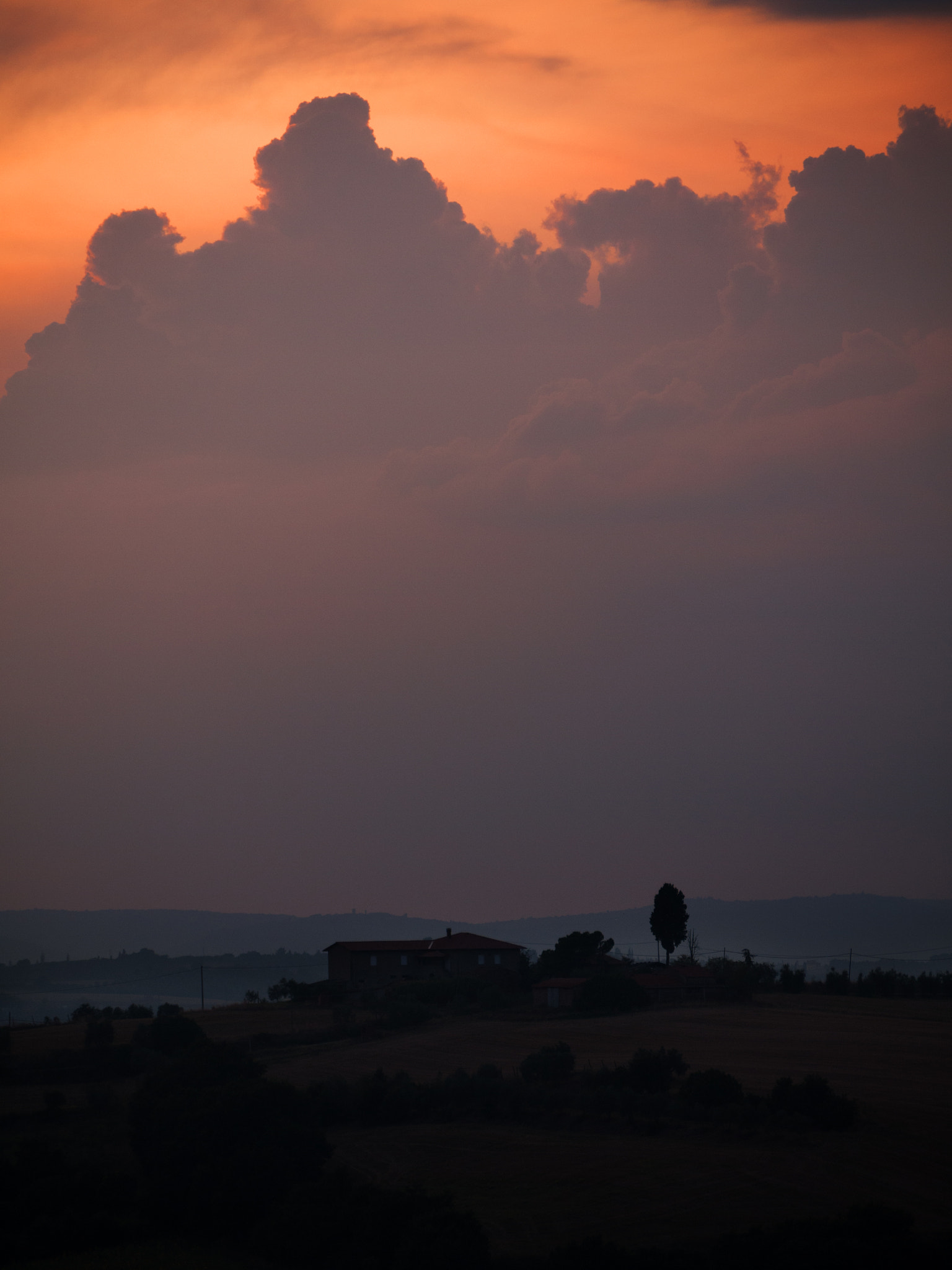 Panasonic Lumix DMC-G1 sample photo. Tuscan clouds photography