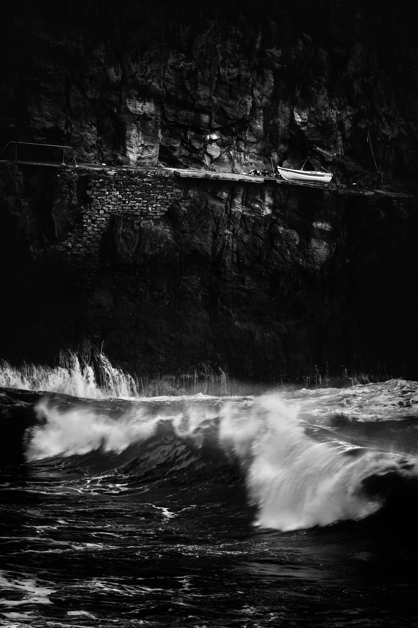 Canon EF-S 55-250mm F4-5.6 IS STM sample photo. Day five - brave the crashing waves photography
