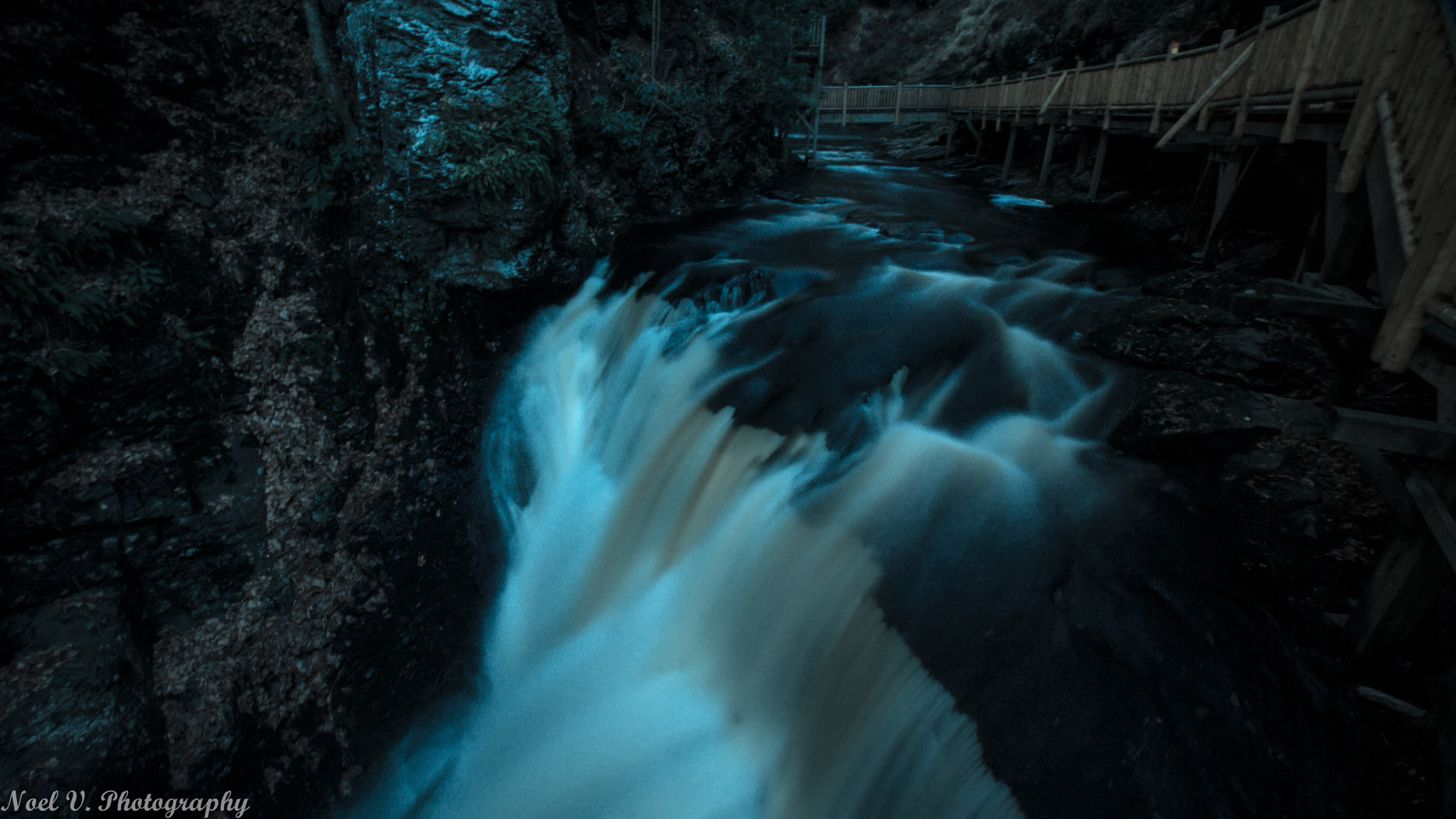 Sony SLT-A65 (SLT-A65V) + Sigma 10-20mm F3.5 EX DC HSM sample photo. Moody falls photography