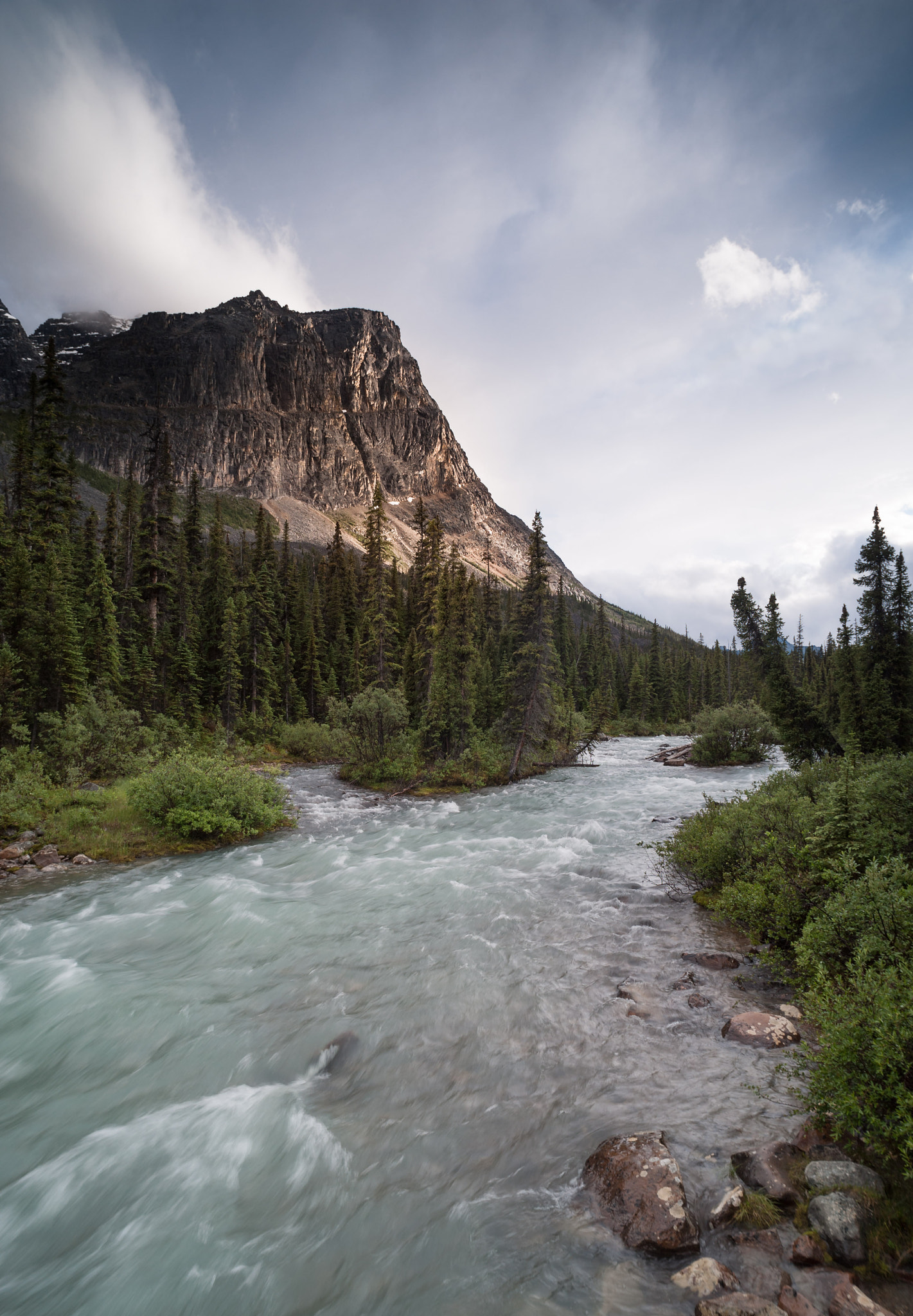 Nikon D700 + AF Nikkor 20mm f/2.8 sample photo. Lake in jasper photography