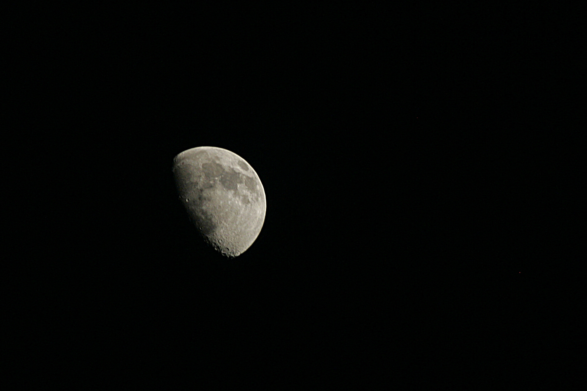 Canon EOS-1D Mark II + Canon EF 75-300mm f/4-5.6 USM sample photo. Moon photography