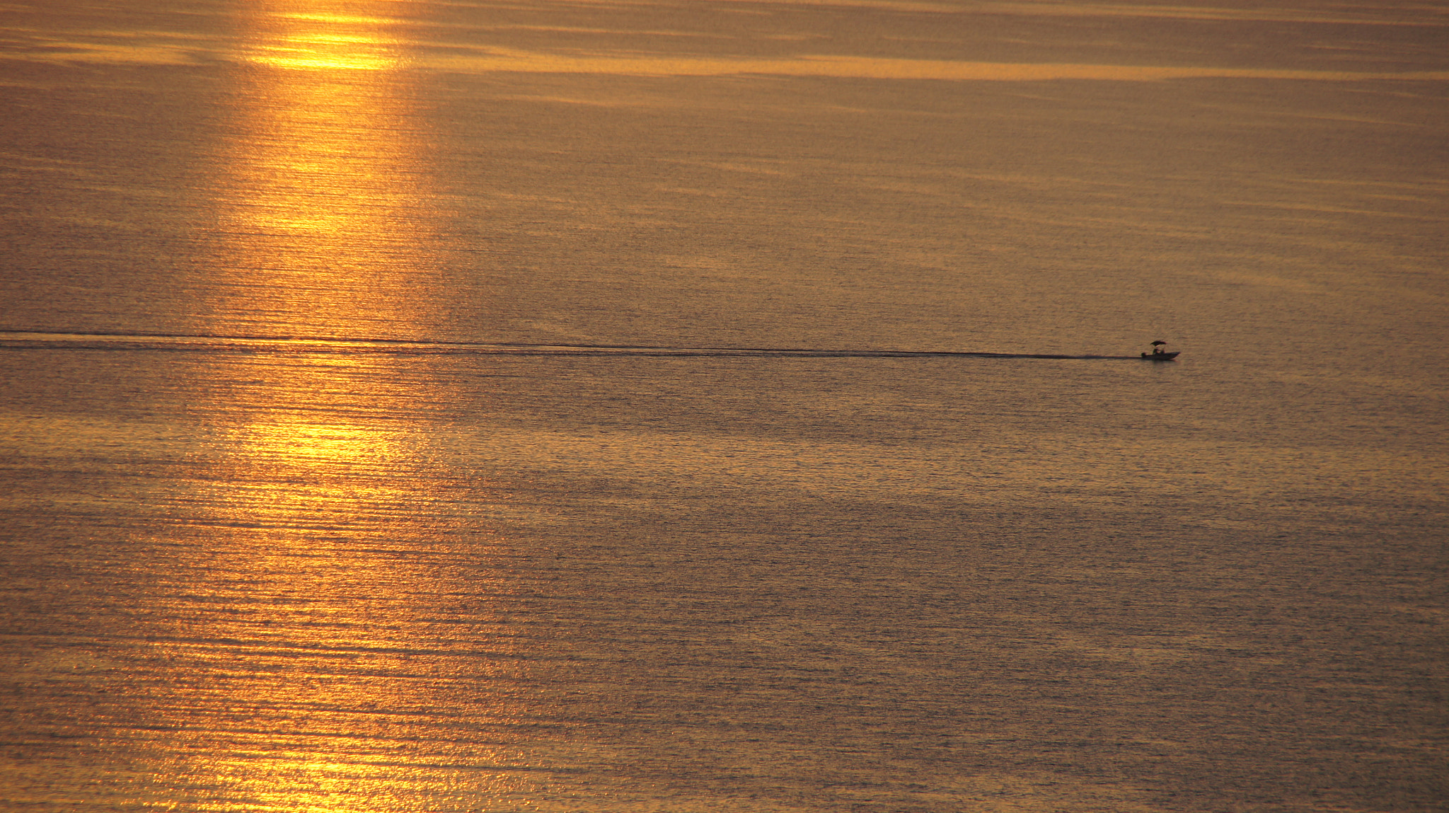 Sony SLT-A33 sample photo. Lonely at sea photography