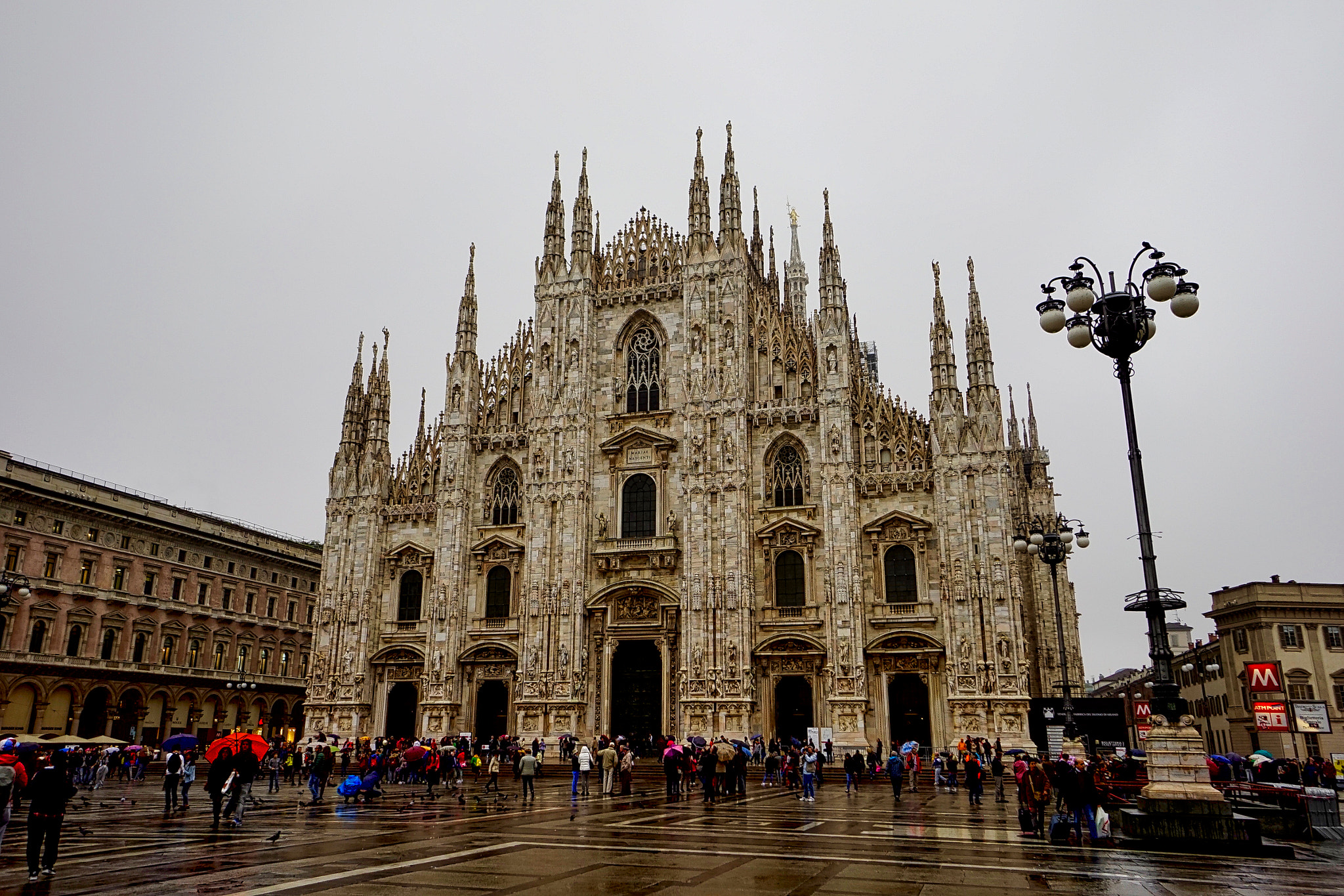 Sony E 10-18mm F4 OSS sample photo. Duomo di milano, italy.jpeg photography