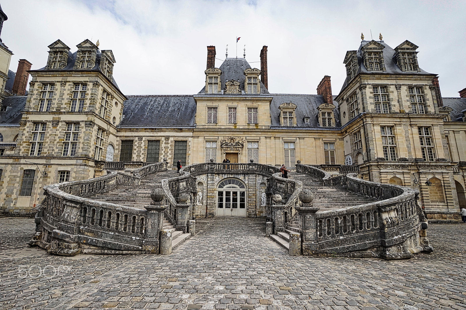 Sony E 10-18mm F4 OSS sample photo. Fontainebleau chateau.jpeg photography
