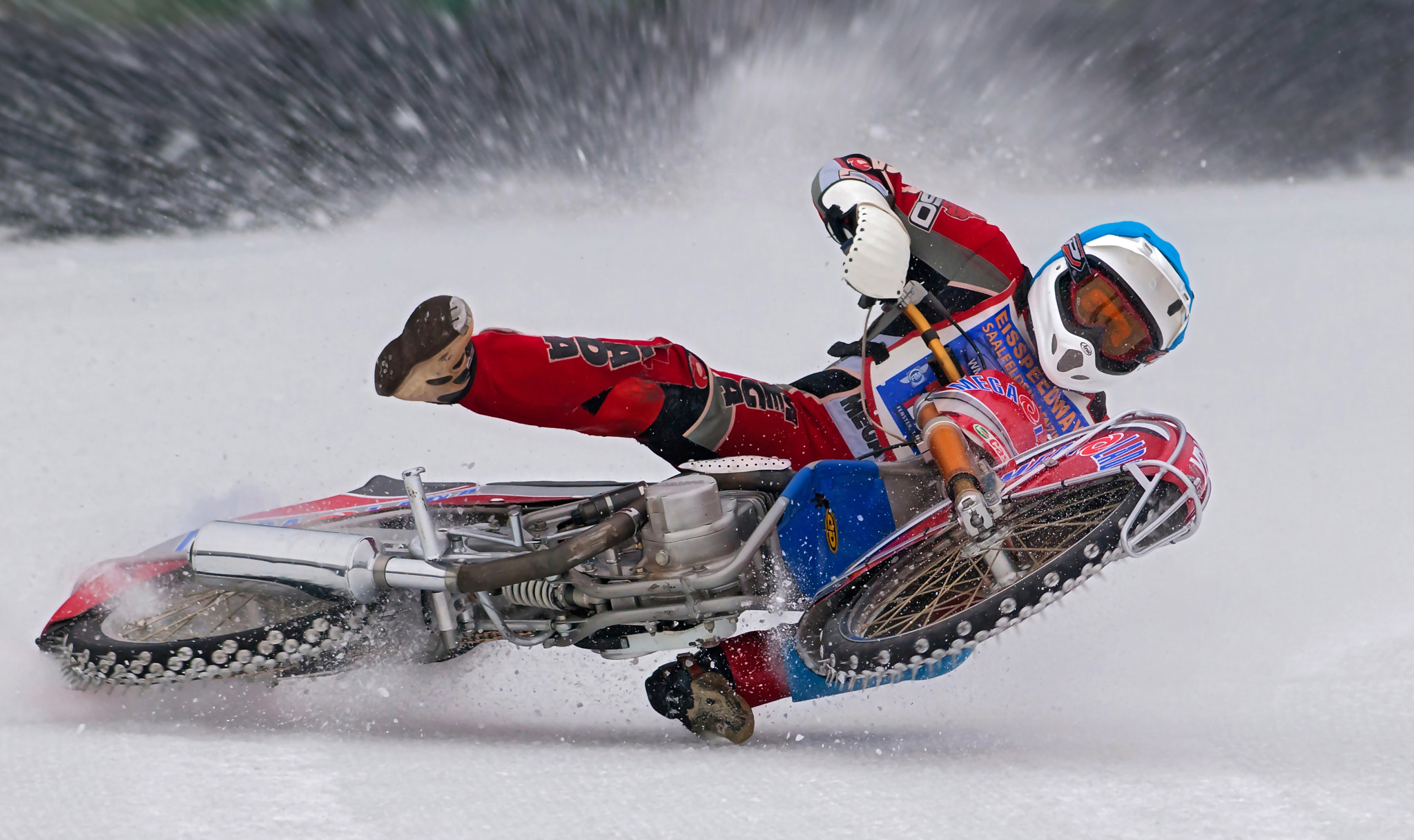 Nikon AF-S Nikkor 300mm F2.8G ED-IF VR sample photo. Eisspeedway photography