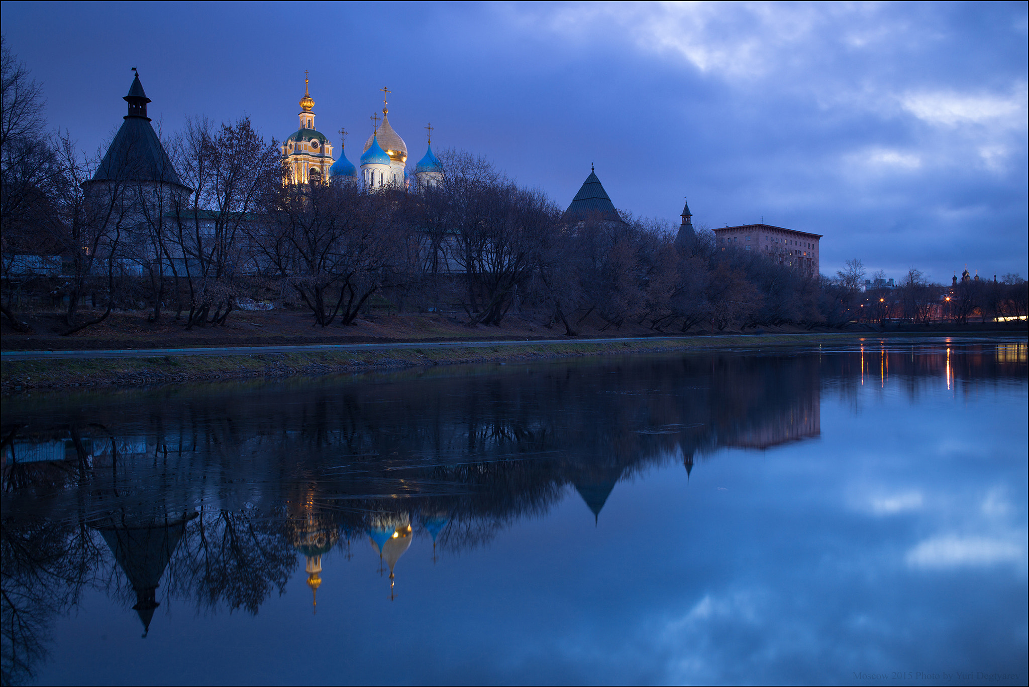 Summicron-M 1:2/28 ASPH. sample photo. Russia. moscow. novospassky monastery. photography