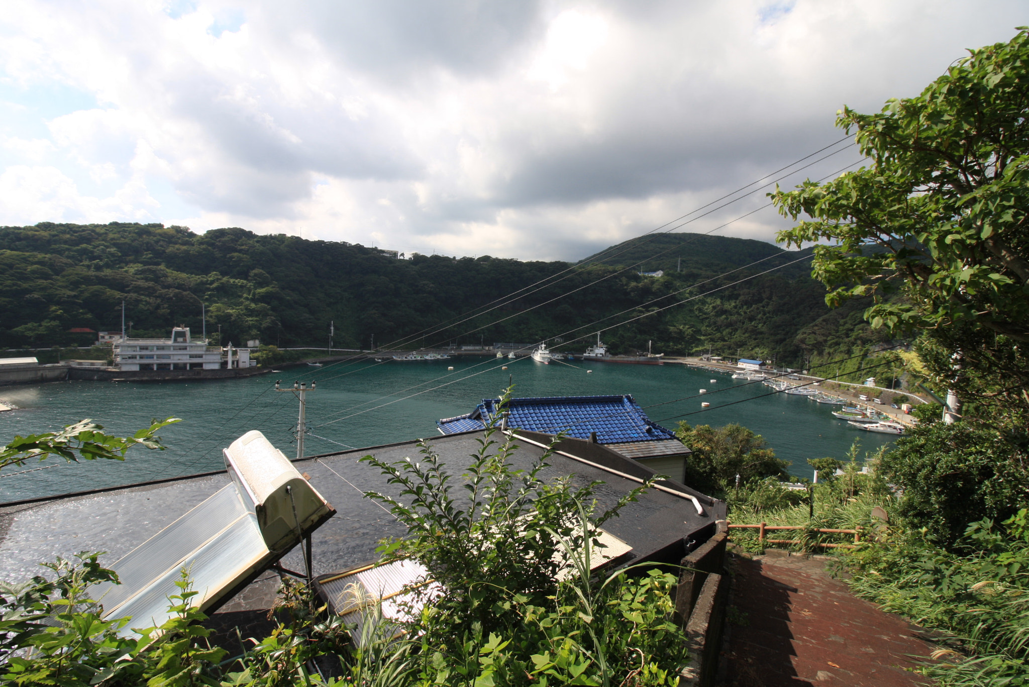 Canon EOS 40D + Canon EF-S 10-18mm F4.5–5.6 IS STM sample photo. Landscapes, food and others at izu oshima photography