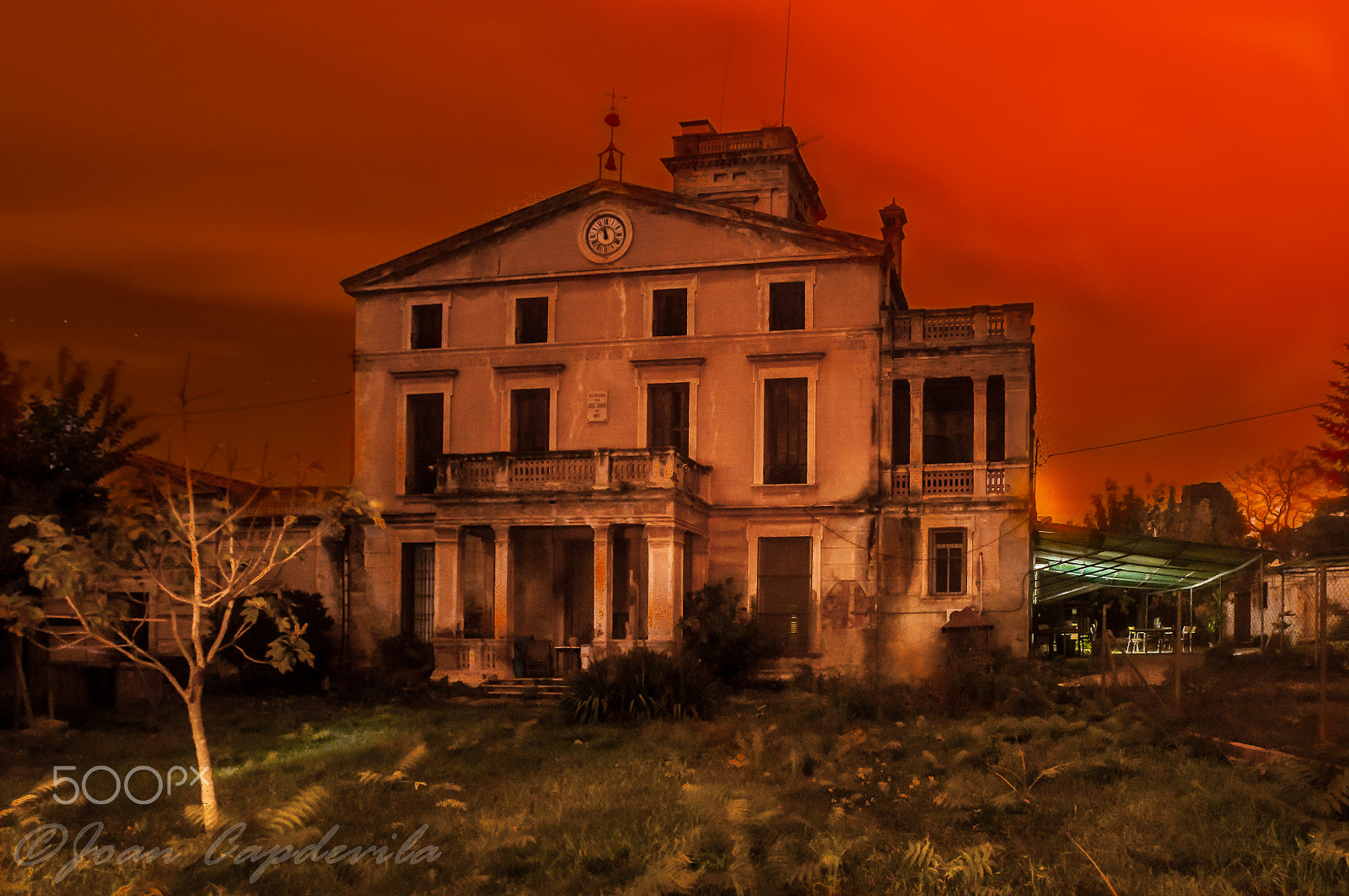 Nikon D300S + Sigma 14mm F3.5 sample photo. A haunted farmhouse photography