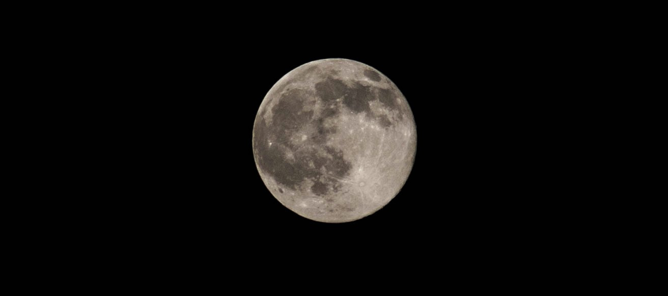 Canon EF 70-210mm f/3.5-4.5 USM sample photo. Moon photography