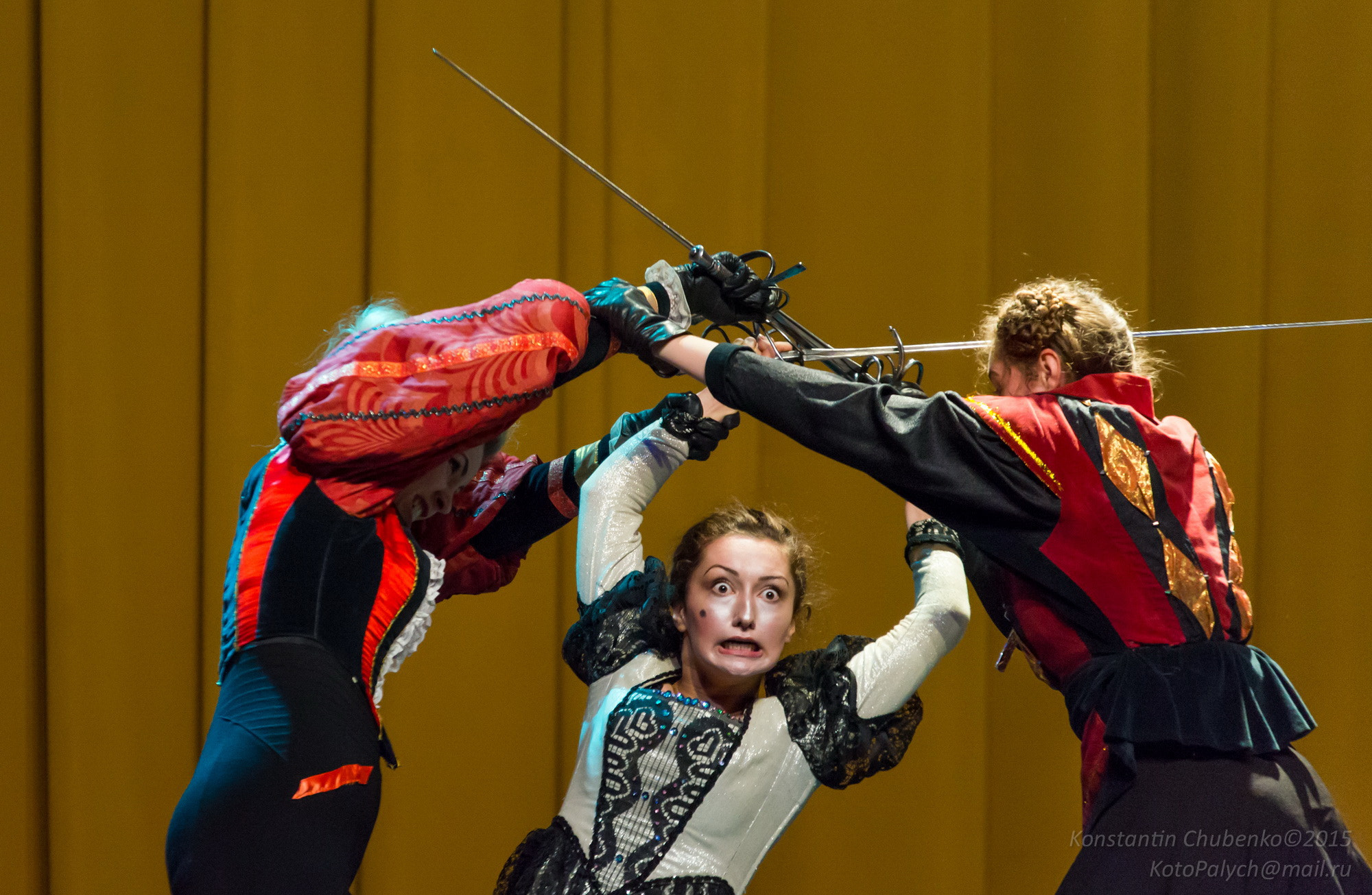 70-200mm F2.8 sample photo. Artistic fencing photography