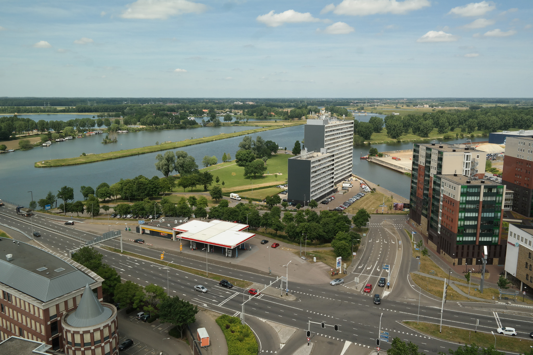 Samsung NX30 + NX 18-55mm F3.5-5.6 sample photo. Roermond photography