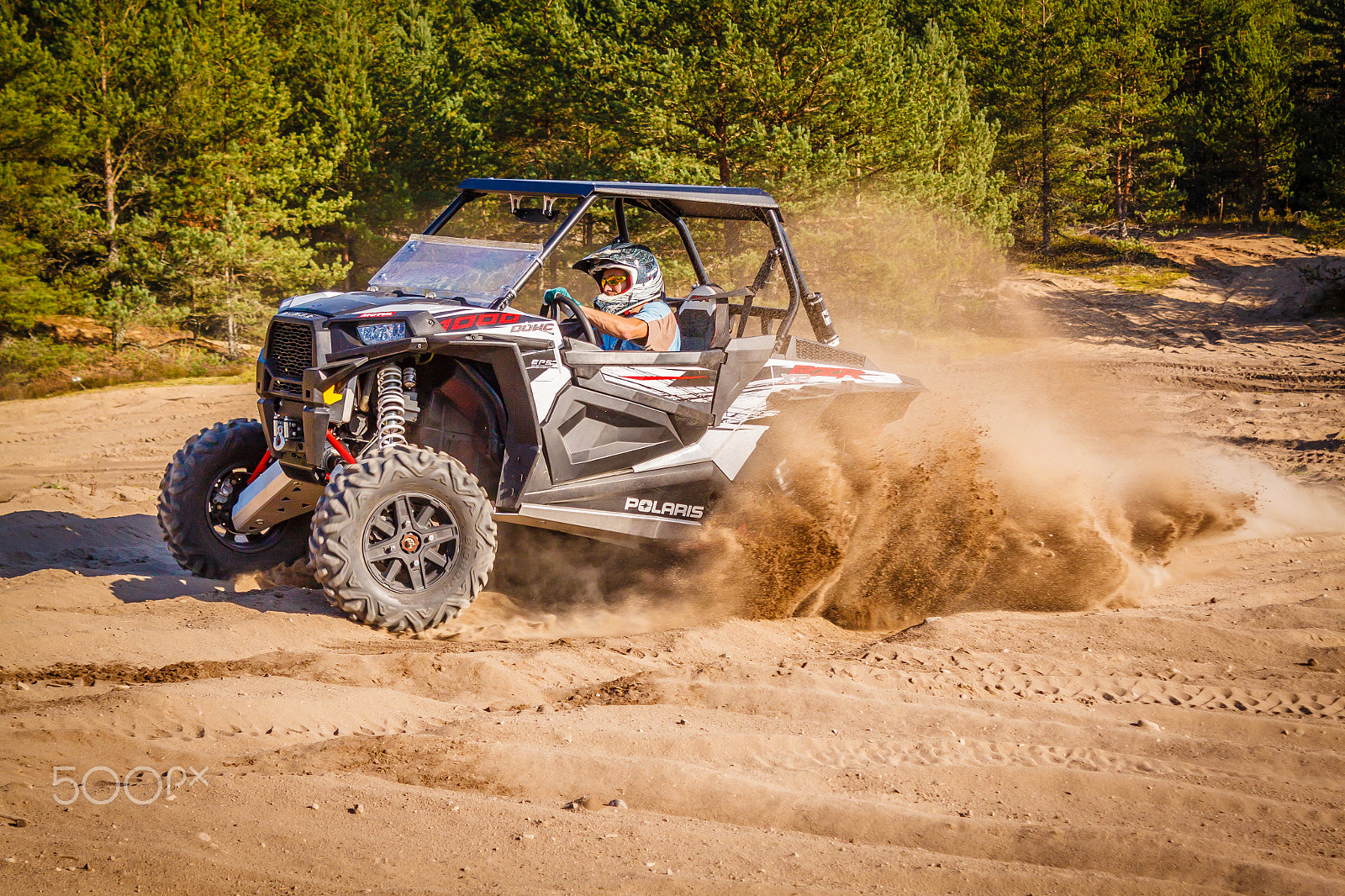 Canon EF-S 18-55mm F3.5-5.6 III sample photo. Polaris rzr 1000 racing in sands photography