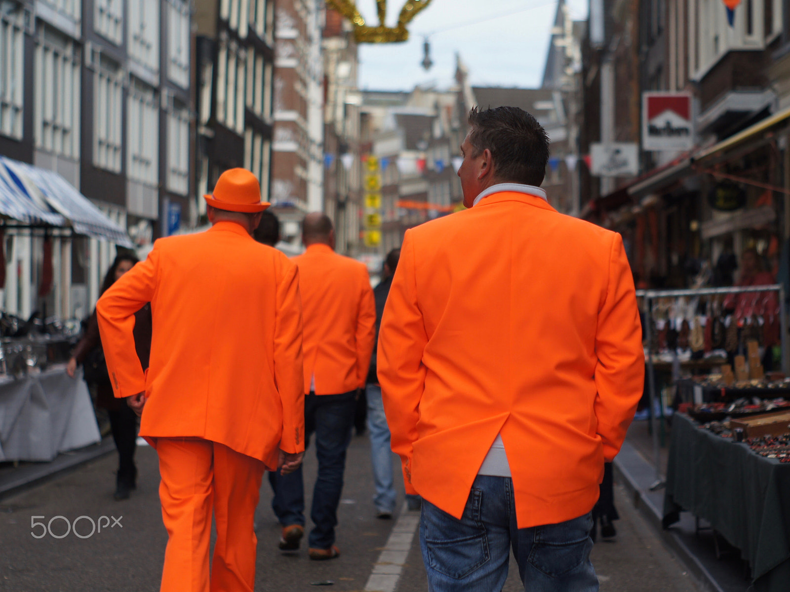 Sony SLT-A55 (SLT-A55V) + Minolta AF 50mm F1.7 sample photo. Orange people photography