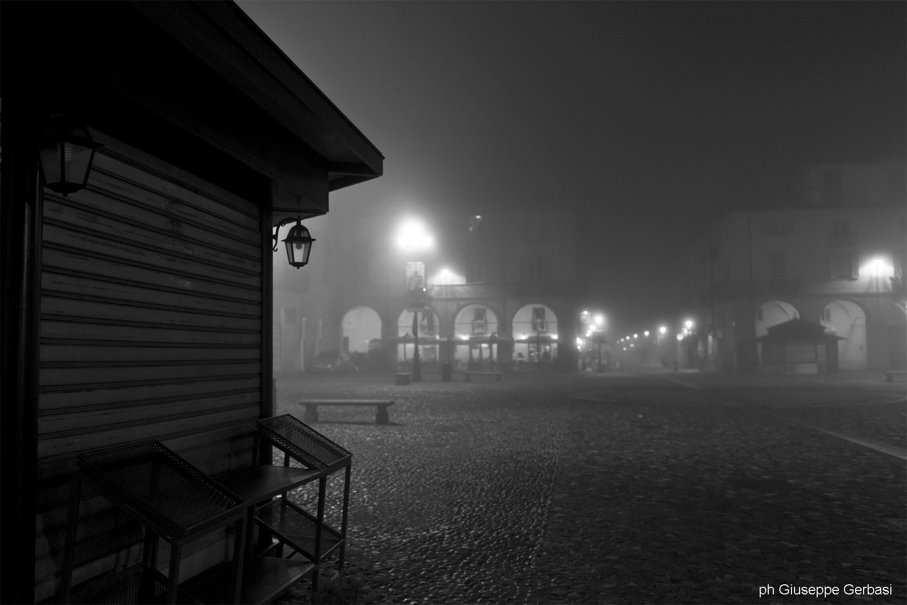 Nikon D800 + AF-S Nikkor 35mm f/1.8G sample photo. Piazza annuziata photography